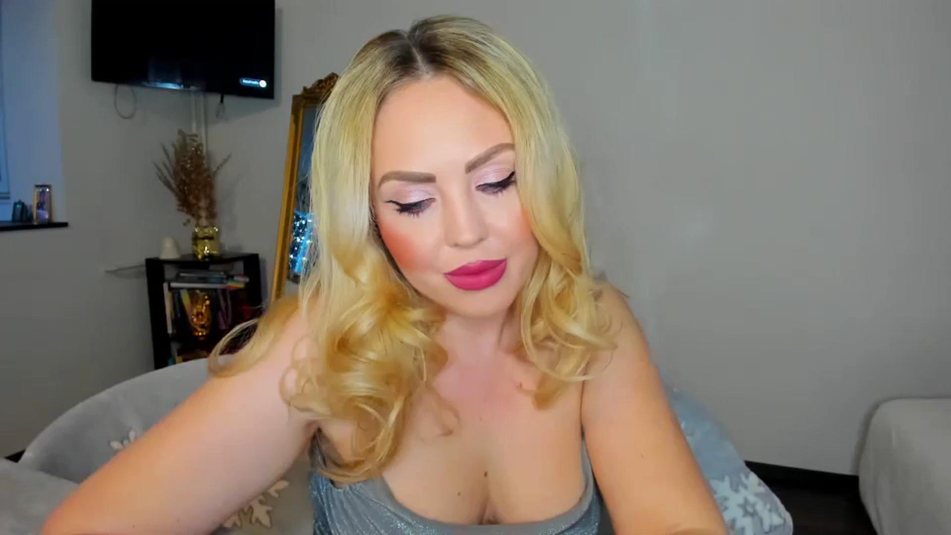 Gallery image thumbnail from MISS_JOY99's myfreecams stream on, 12/31/2024, 22:53 image 18 of 20