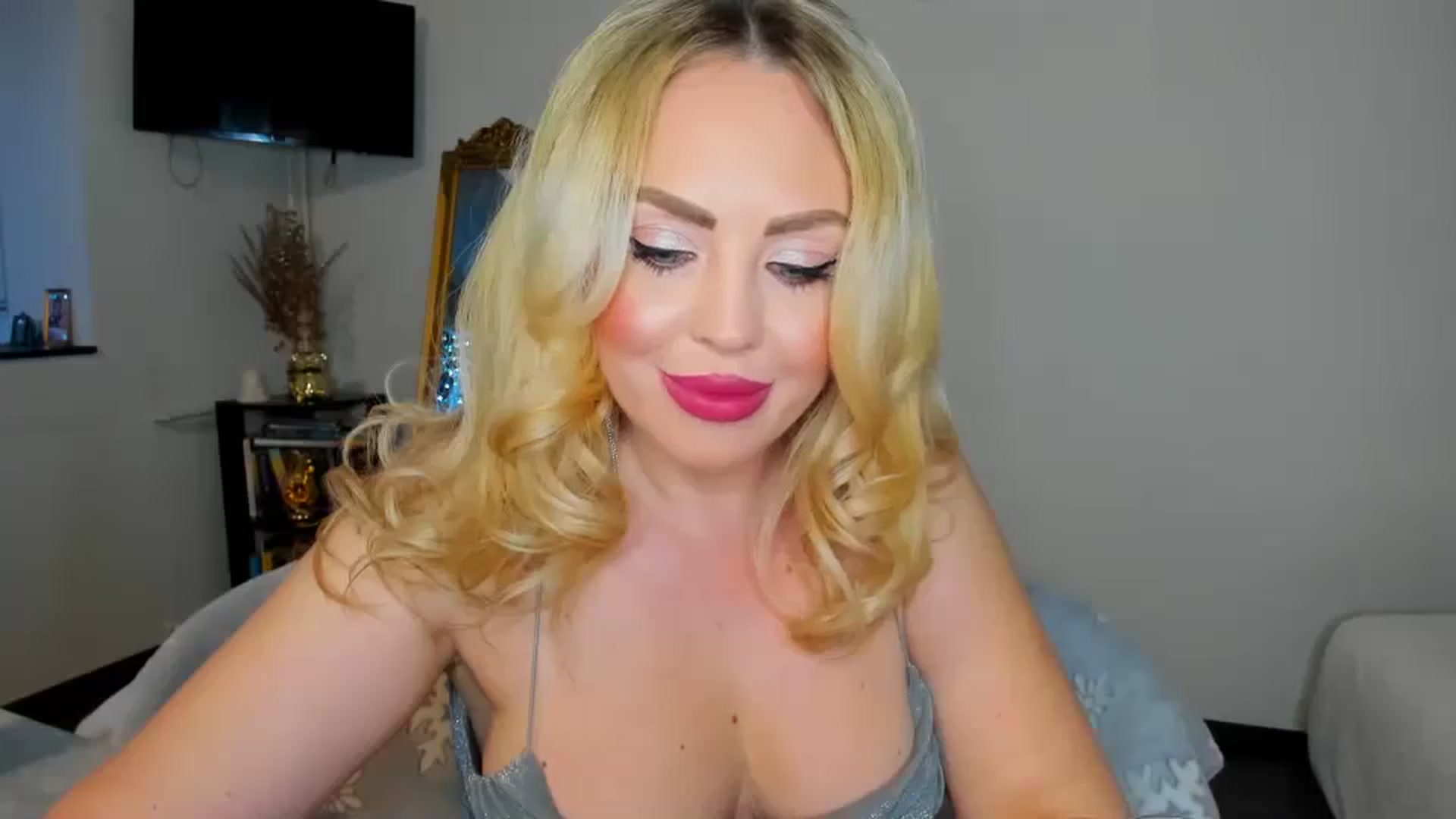 Gallery image thumbnail from MISS_JOY99's myfreecams stream on, 12/31/2024, 22:53 image 3 of 20