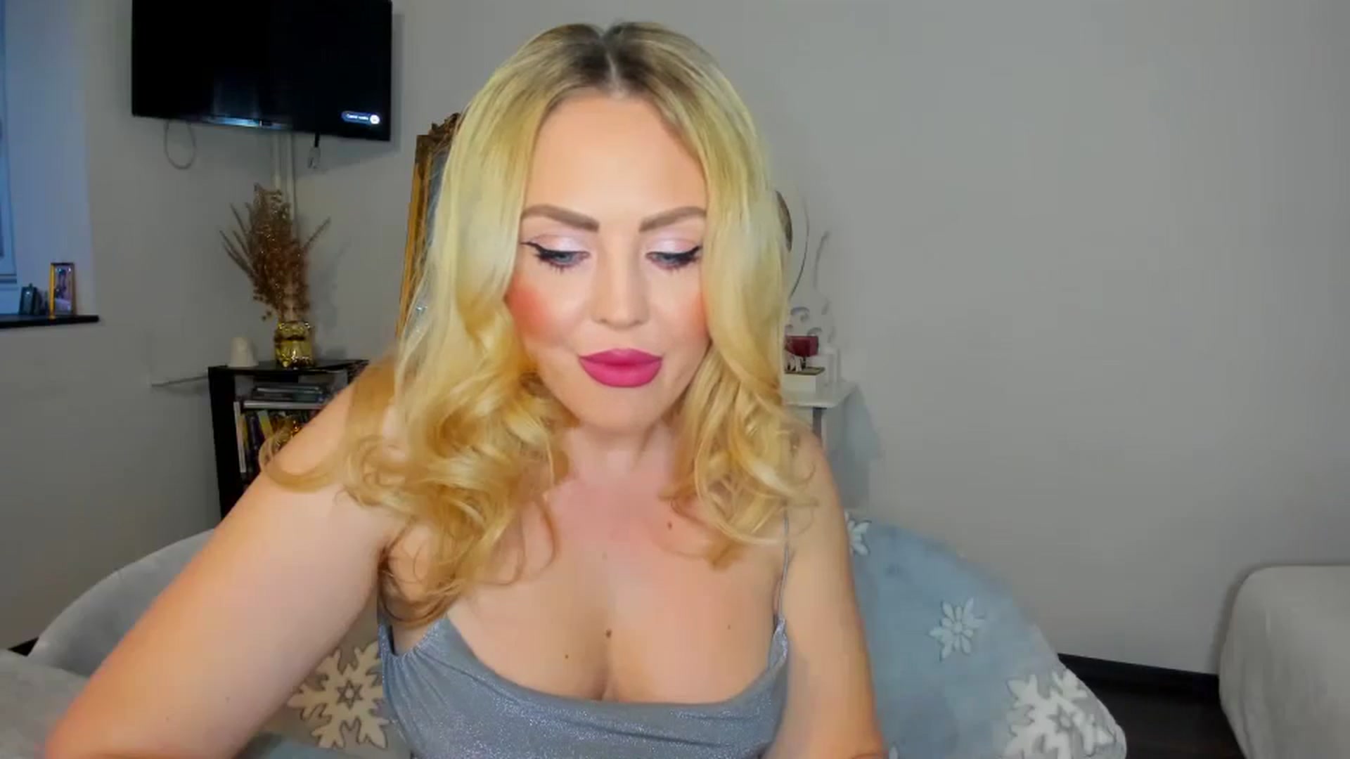 Gallery image thumbnail from MISS_JOY99's myfreecams stream on, 12/31/2024, 22:53 image 16 of 20