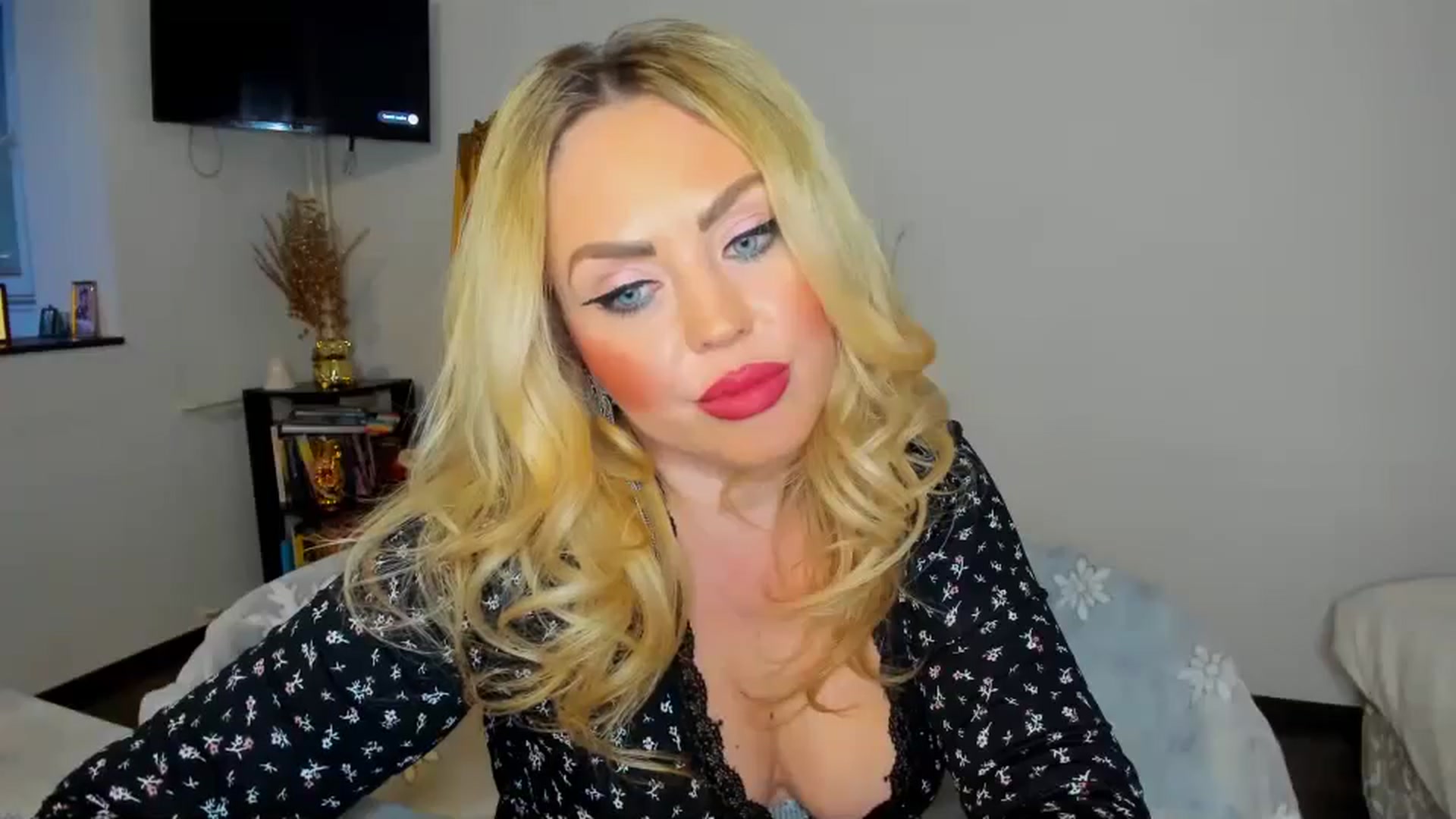 Gallery image thumbnail from MISS_JOY99's myfreecams stream on, 01/01/2025, 16:18 image 17 of 20
