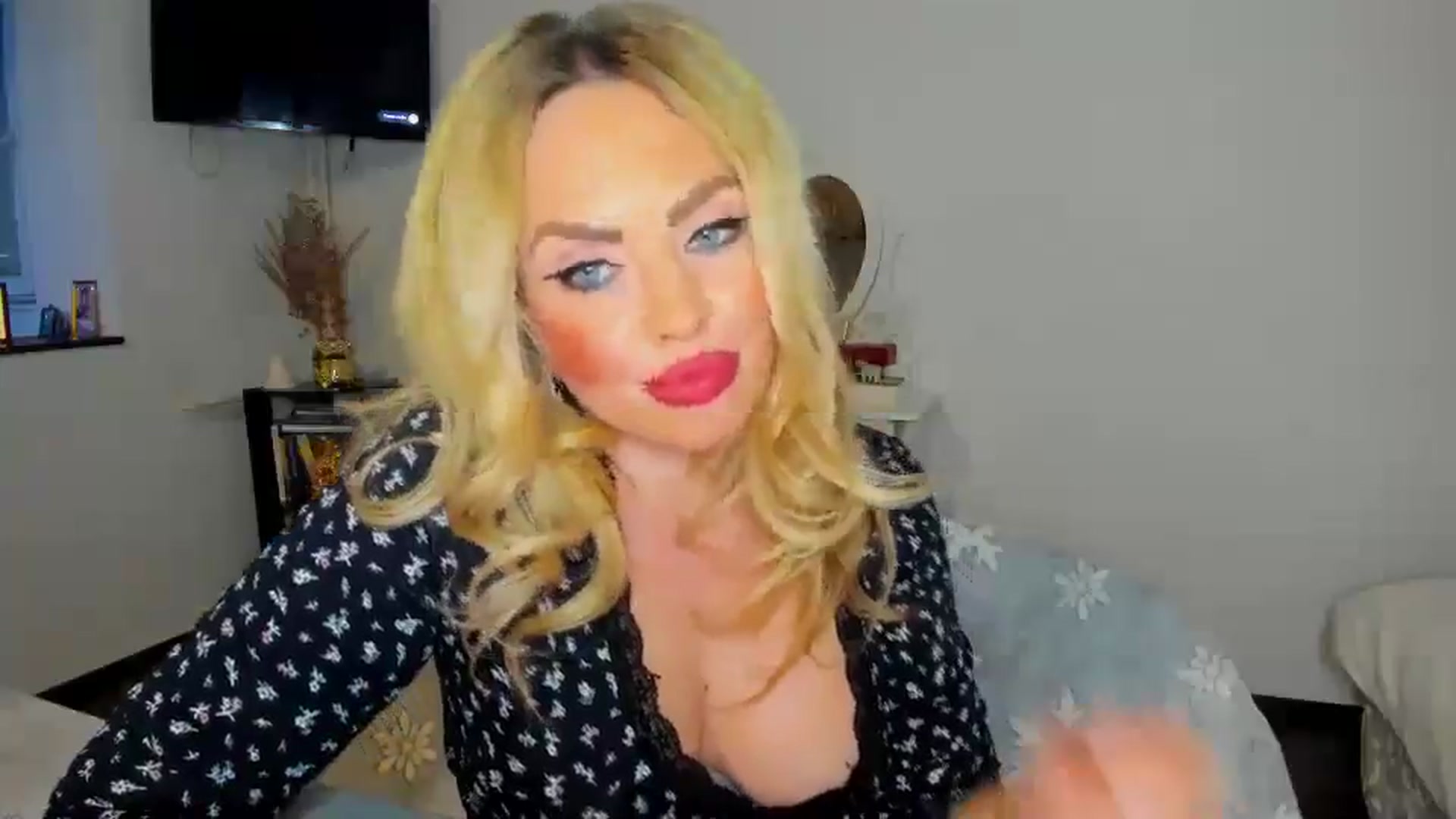 Gallery image thumbnail from MISS_JOY99's myfreecams stream on, 01/01/2025, 16:18 image 15 of 20