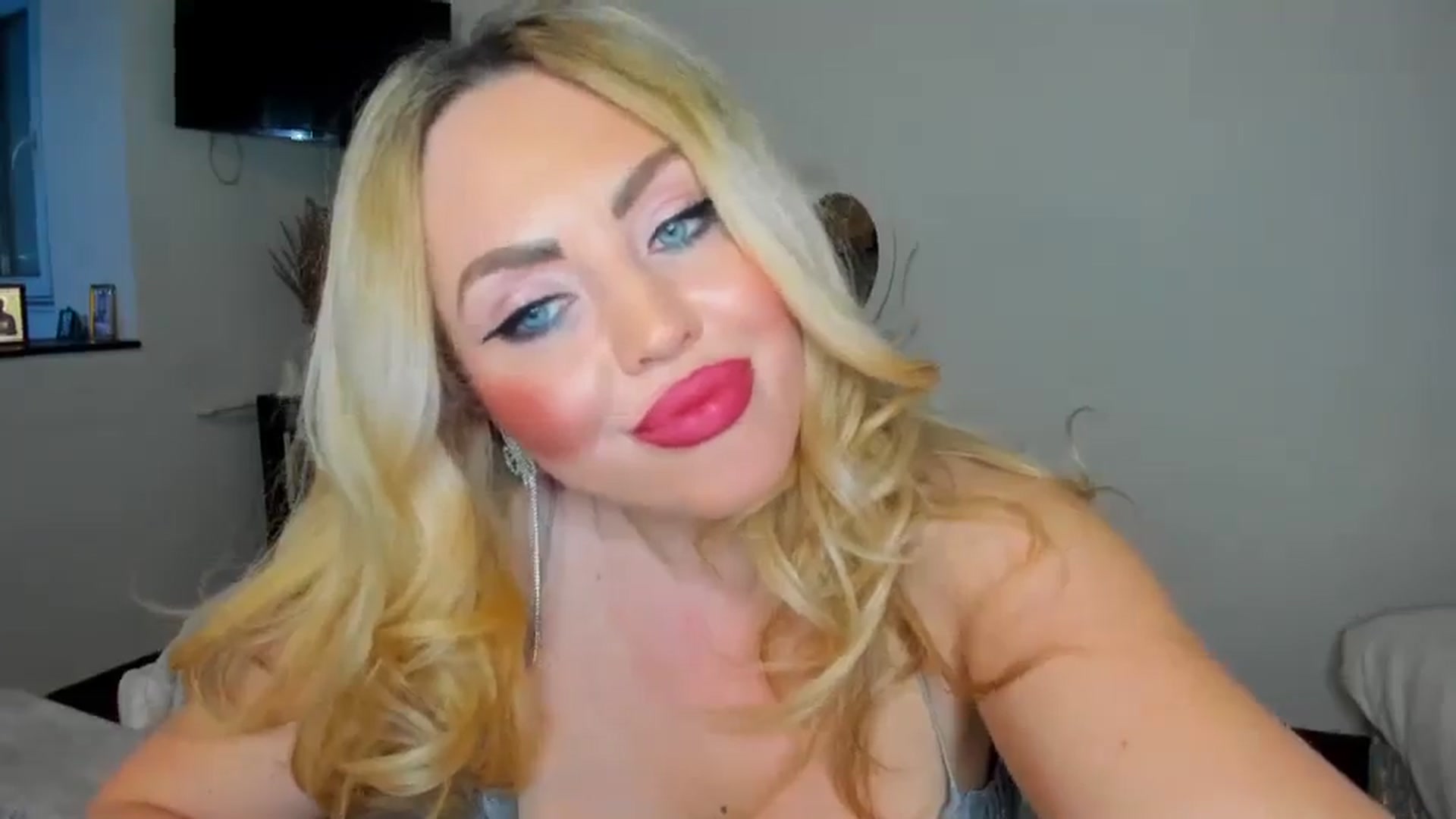 Gallery image thumbnail from MISS_JOY99's myfreecams stream on, 01/01/2025, 16:18 image 8 of 20