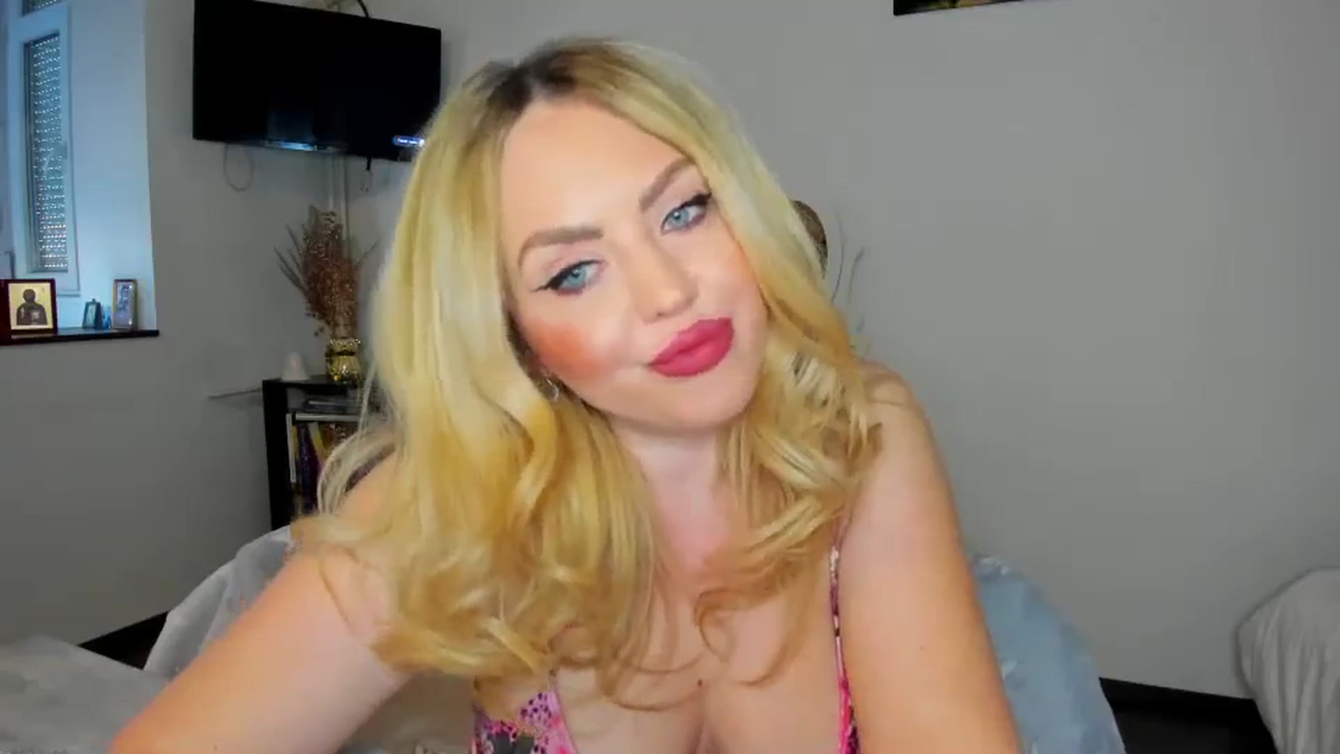Gallery image thumbnail from MISS_JOY99's myfreecams stream on, 01/02/2025, 07:34 image 4 of 20