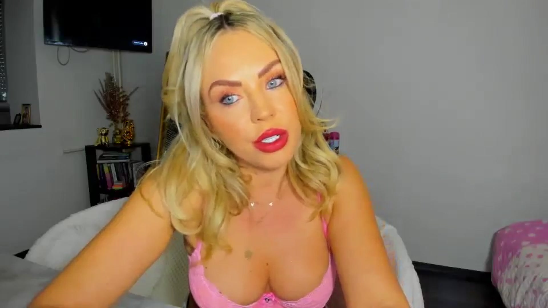 Gallery image thumbnail from MISS_JOY99's myfreecams stream on, 10/26/2025, 15:02 image 3 of 20