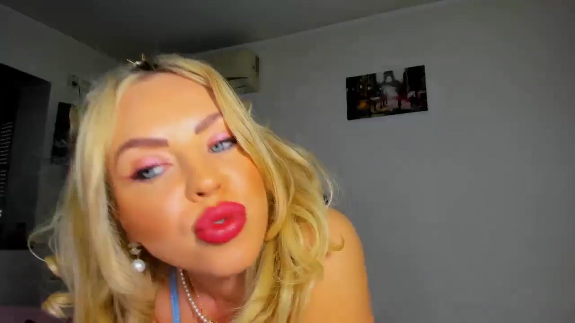 Gallery image thumbnail from MISS_JOY99's myfreecams stream on, 11/09/2025, 11:25 image 4 of 20