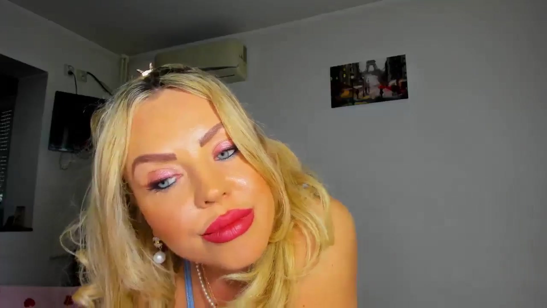 Gallery image thumbnail from MISS_JOY99's myfreecams stream on, 11/09/2025, 11:25 image 5 of 20