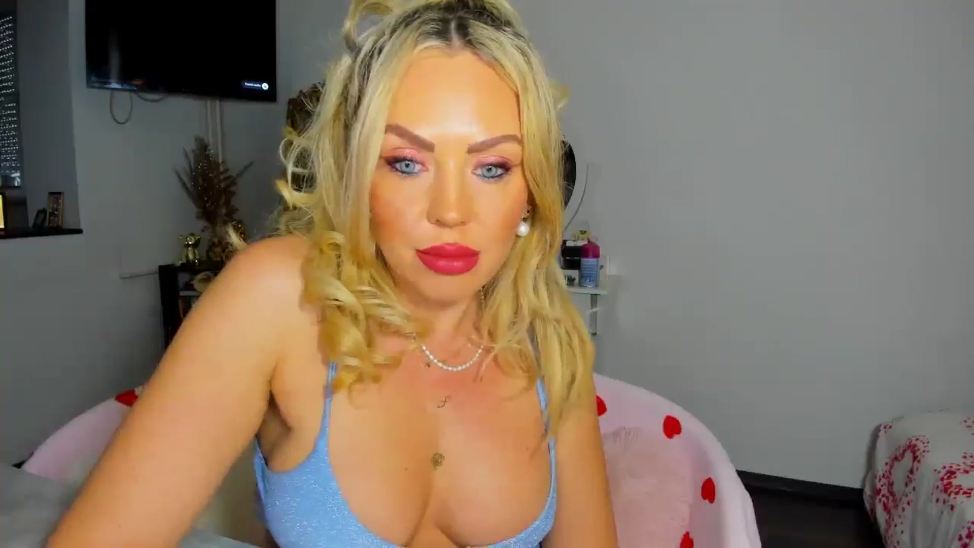 Gallery image thumbnail from MISS_JOY99's myfreecams stream on, 11/09/2025, 11:25 image 15 of 20