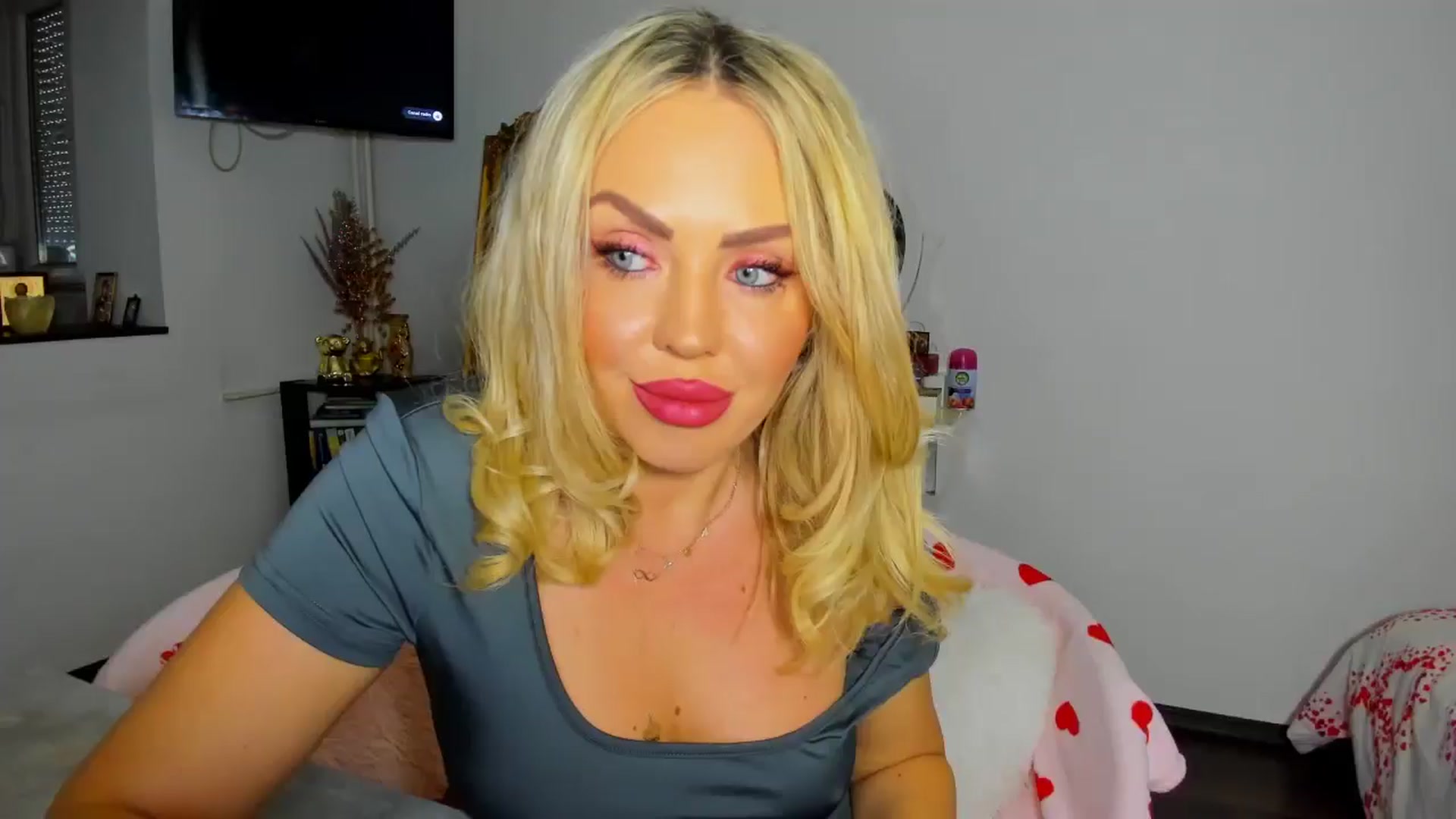 Gallery image thumbnail from MISS_JOY99's myfreecams stream on, 11/12/2025, 11:43 image 12 of 20