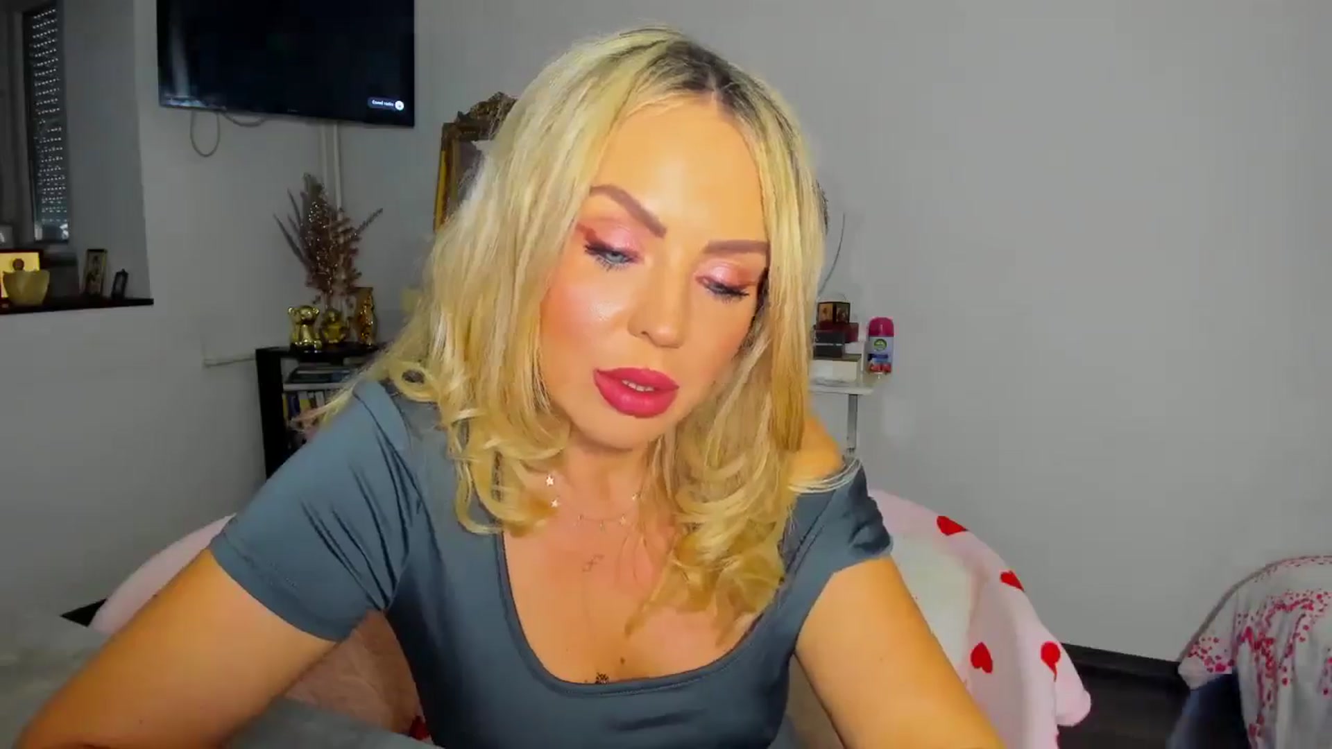 Gallery image thumbnail from MISS_JOY99's myfreecams stream on, 11/12/2025, 11:43 image 17 of 20