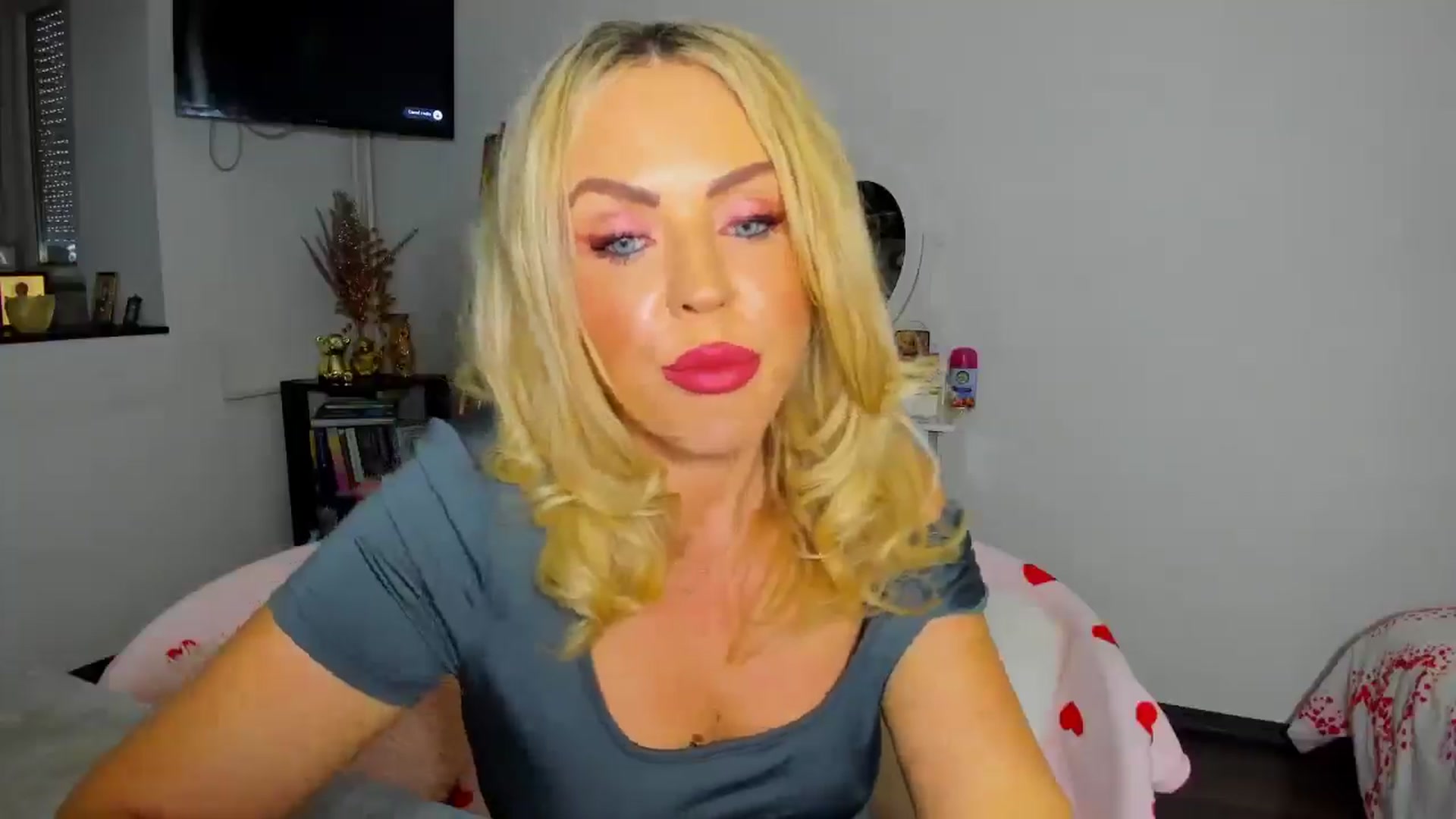 Gallery image thumbnail from MISS_JOY99's myfreecams stream on, 11/12/2025, 11:43 image 13 of 20