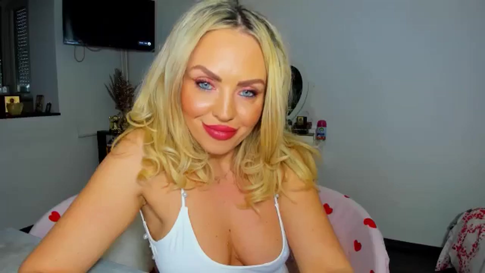 Gallery image thumbnail from MISS_JOY99's myfreecams stream on, 11/15/2025, 11:18 image 7 of 20