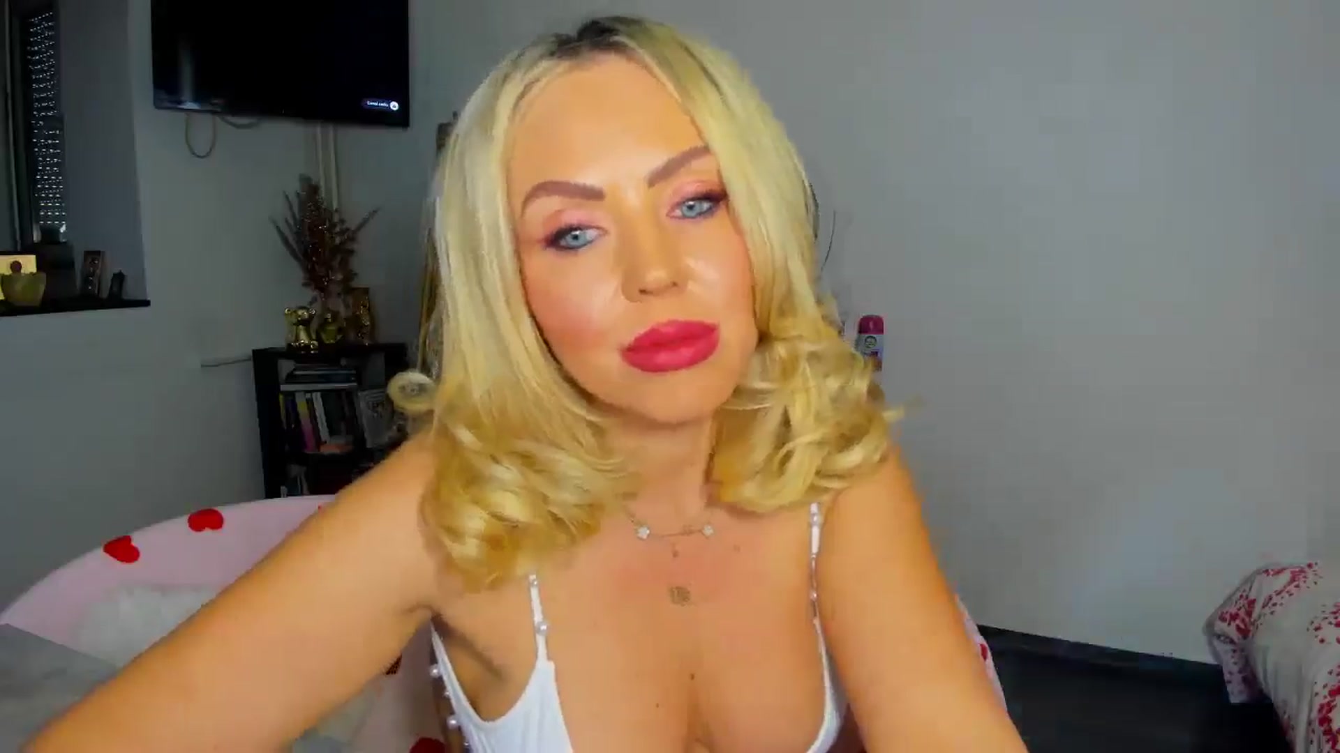 Gallery image thumbnail from MISS_JOY99's myfreecams stream on, 11/22/2025, 13:22 image 6 of 20