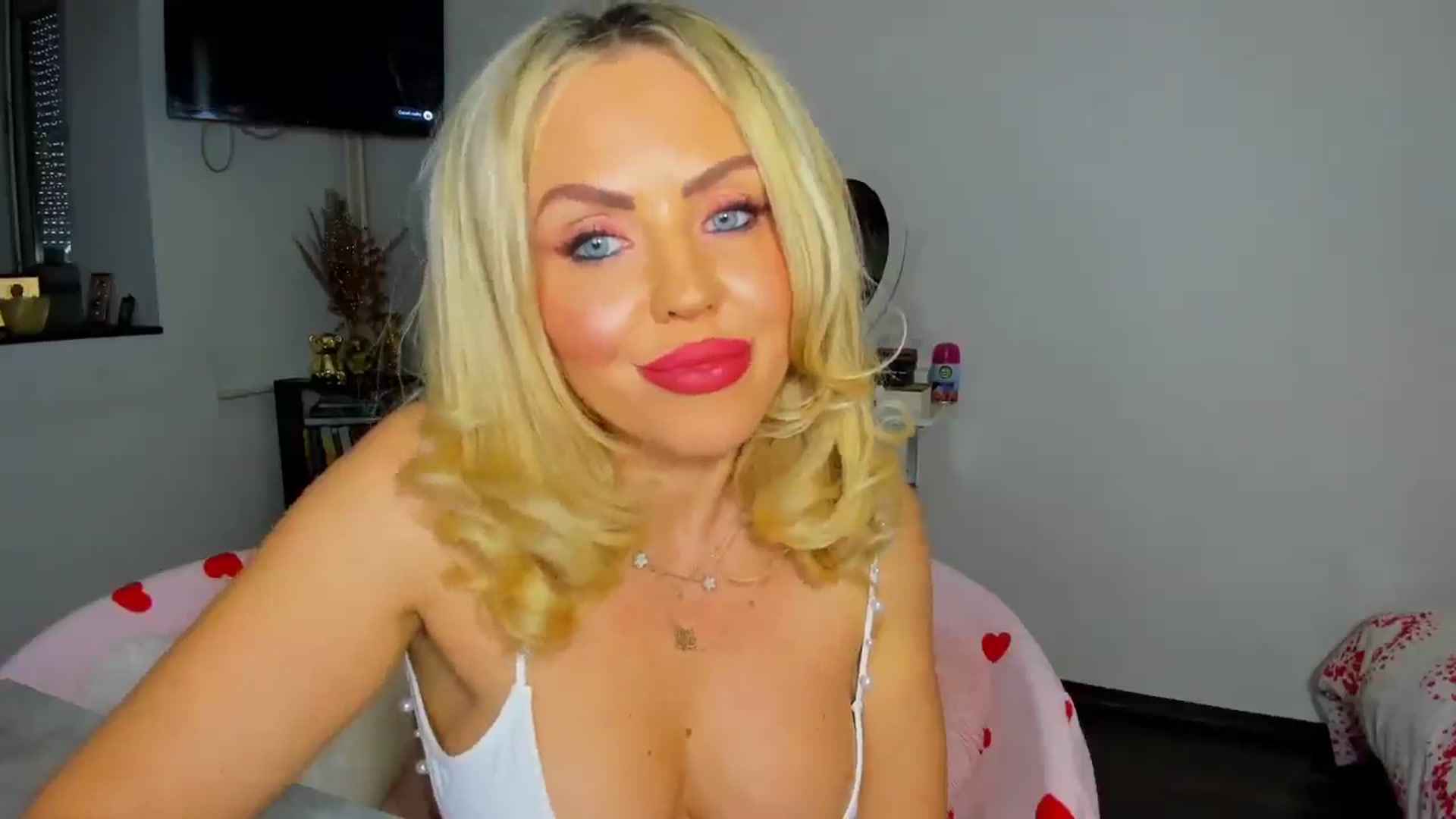 Gallery image thumbnail from MISS_JOY99's myfreecams stream on, 11/22/2025, 13:22 image 5 of 20