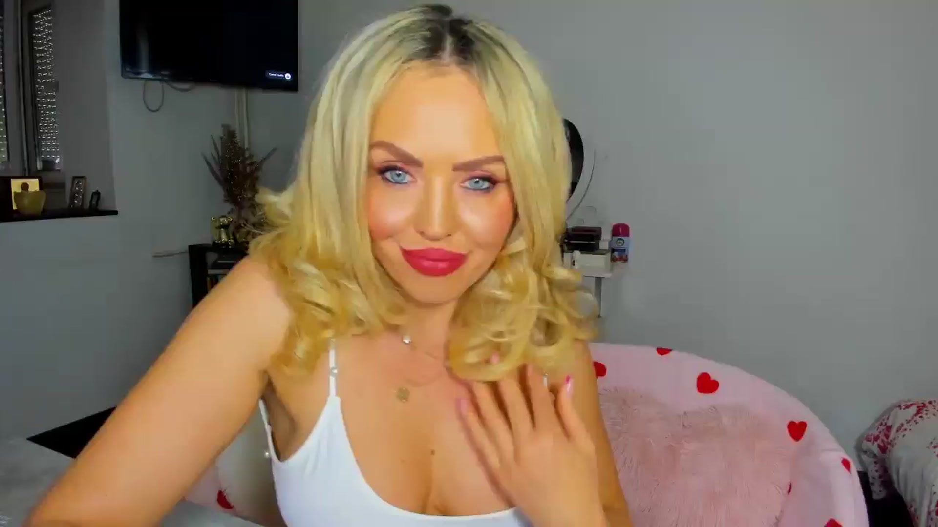 Gallery image thumbnail from MISS_JOY99's myfreecams stream on, 11/22/2025, 13:22 image 1 of 20