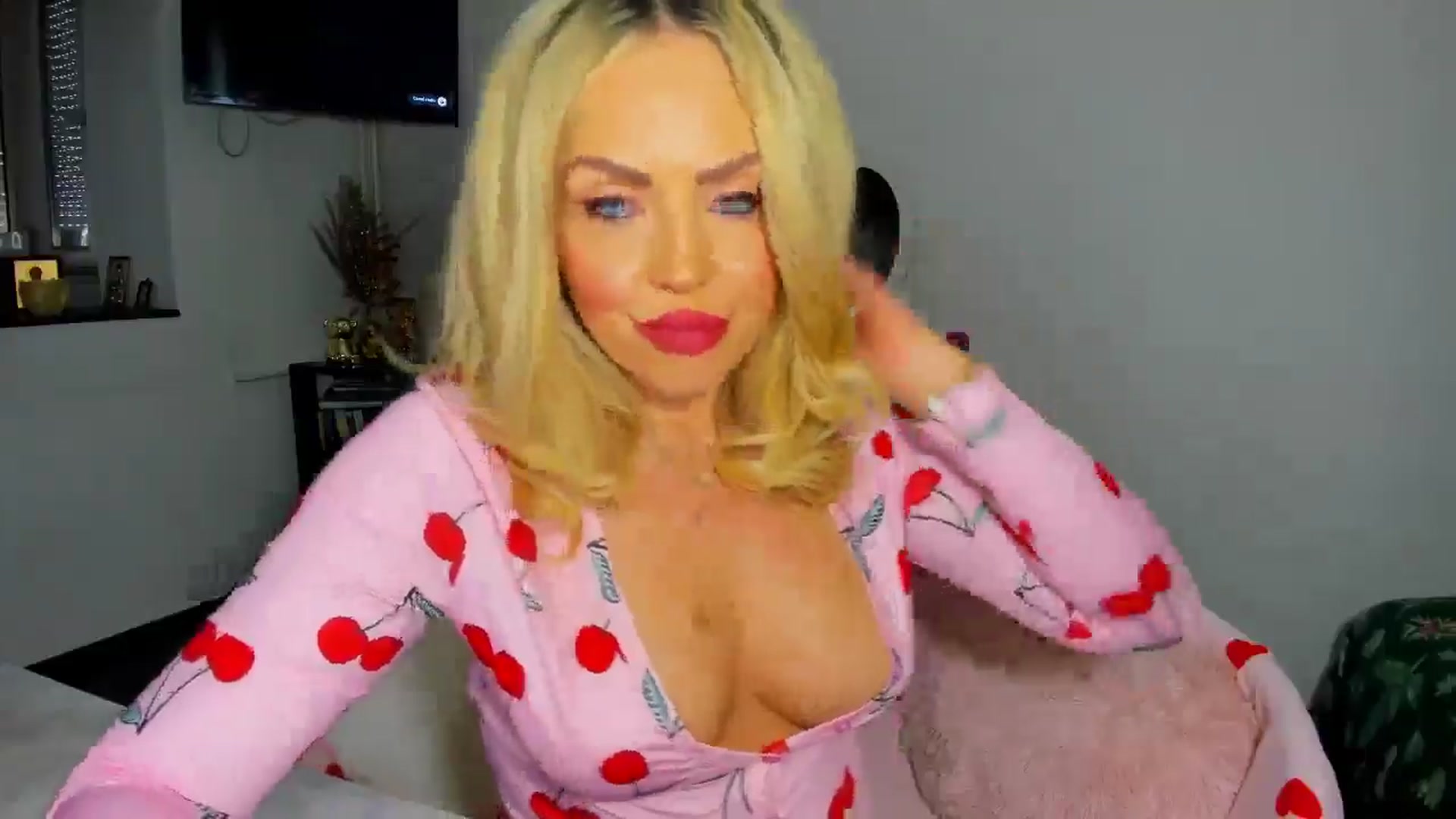 Gallery image thumbnail from MISS_JOY99's myfreecams stream on, 11/24/2025, 11:58 image 14 of 20
