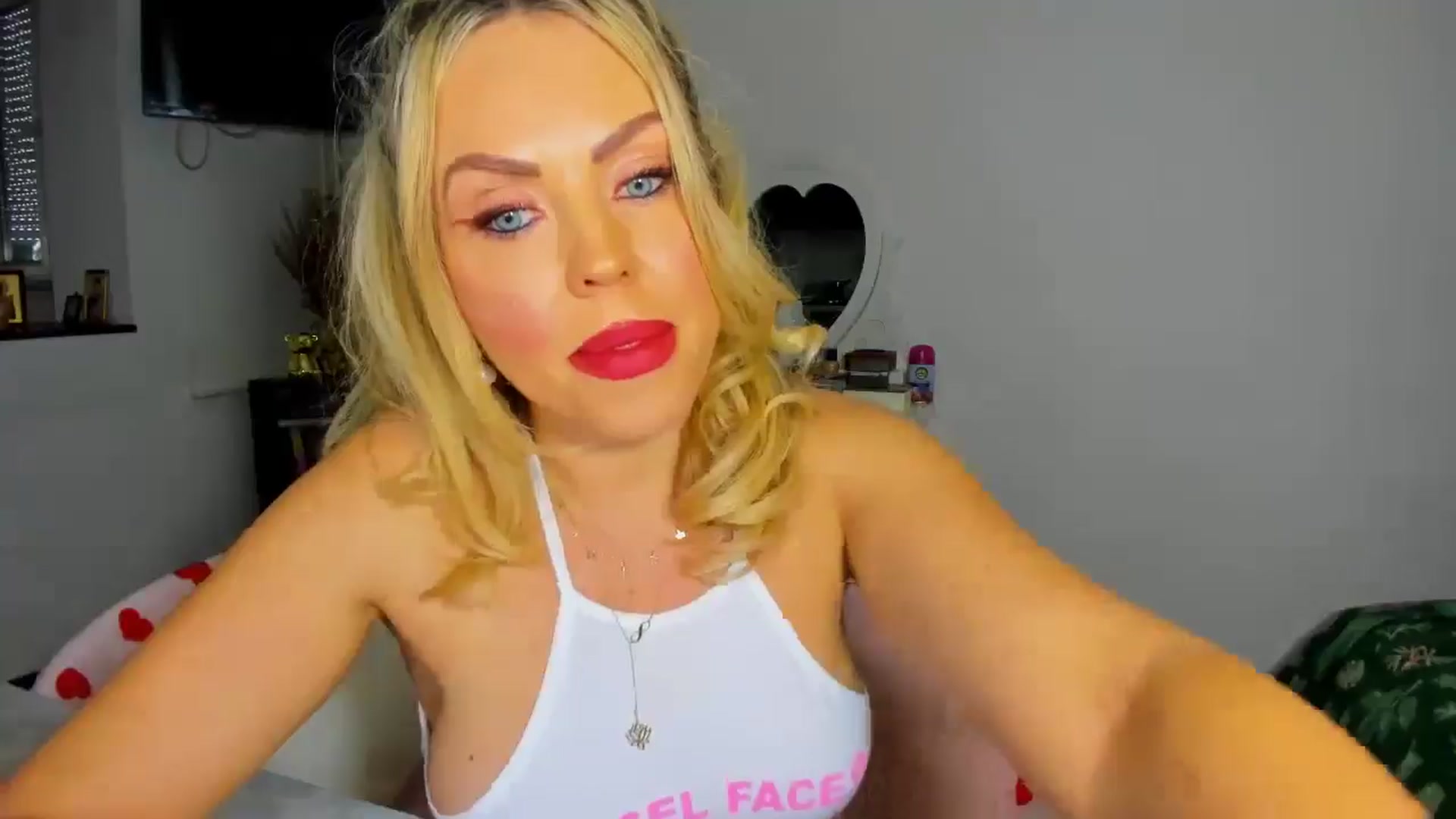 Gallery image thumbnail from MISS_JOY99's myfreecams stream on, 11/26/2025, 11:45 image 11 of 20