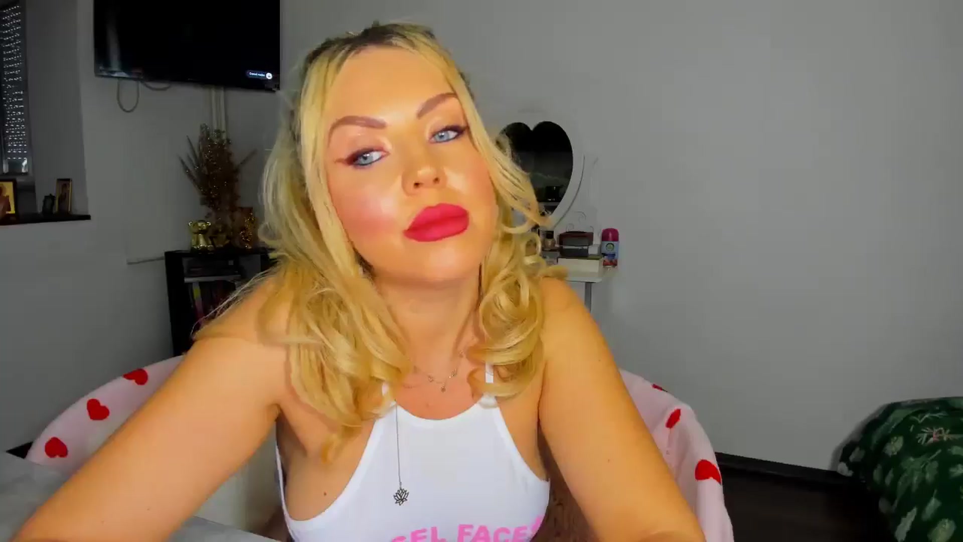 Gallery image thumbnail from MISS_JOY99's myfreecams stream on, 11/26/2025, 11:45 image 18 of 20