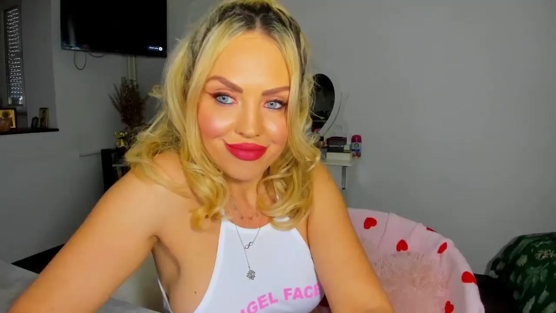 Gallery image thumbnail from MISS_JOY99's myfreecams stream on, 11/26/2025, 11:45 image 4 of 20
