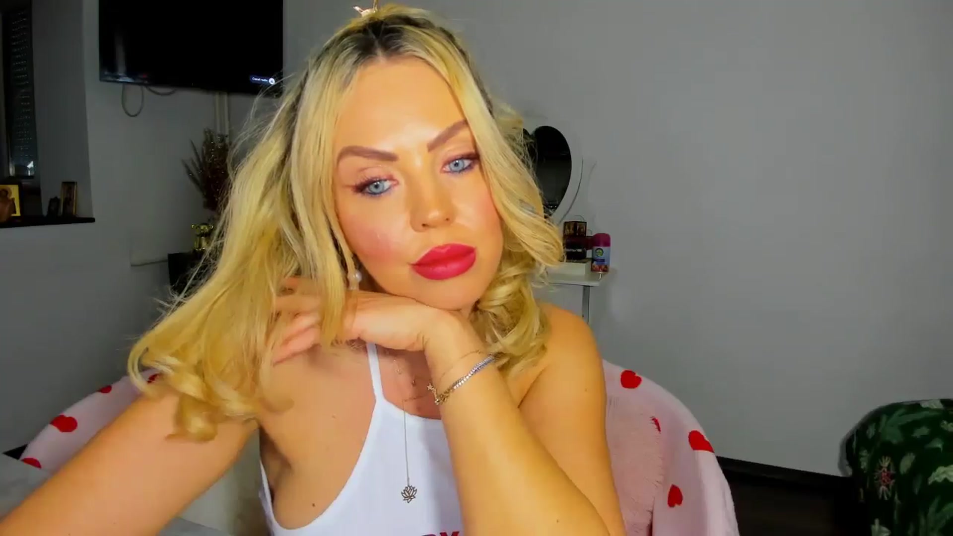 Gallery image thumbnail from MISS_JOY99's myfreecams stream on, 11/27/2025, 12:03 image 6 of 20