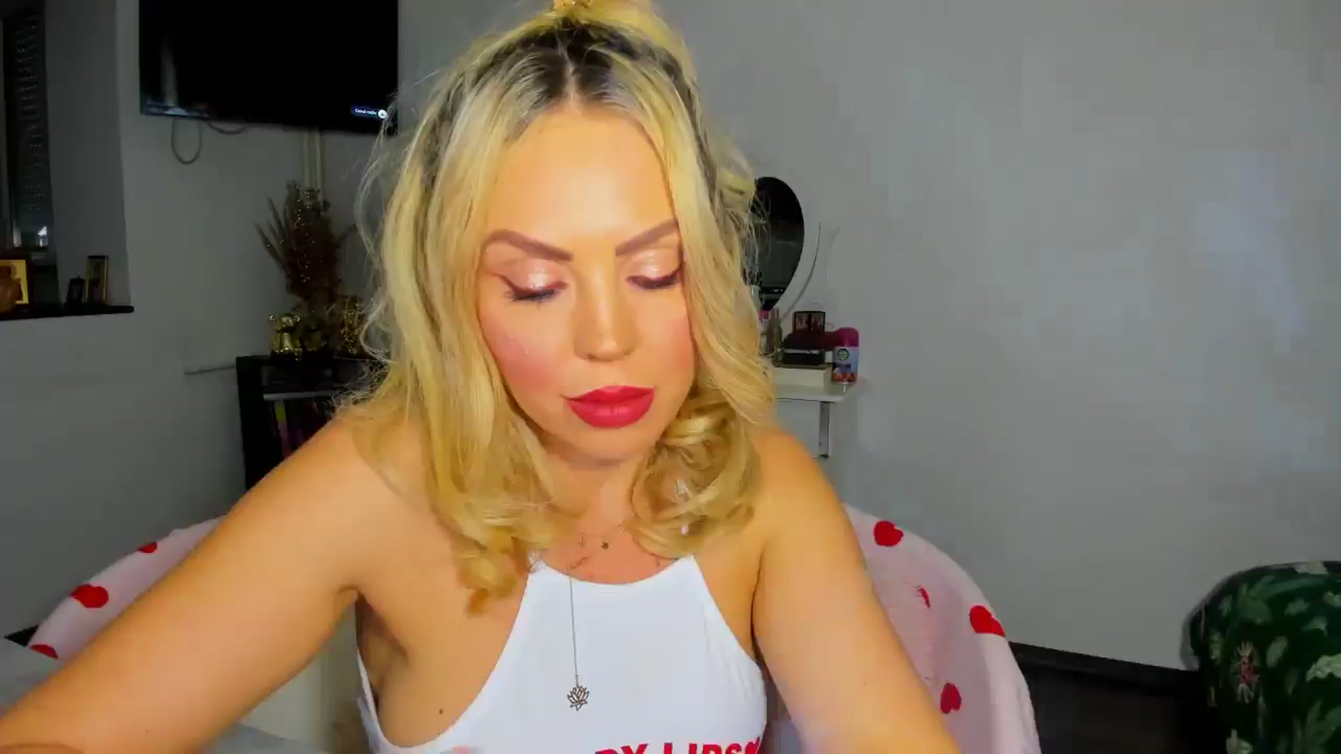 Gallery image thumbnail from MISS_JOY99's myfreecams stream on, 11/27/2025, 12:03 image 12 of 20