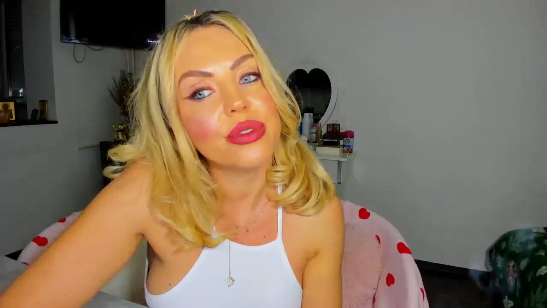Gallery image thumbnail from MISS_JOY99's myfreecams stream on, 11/27/2025, 12:52 image 18 of 20