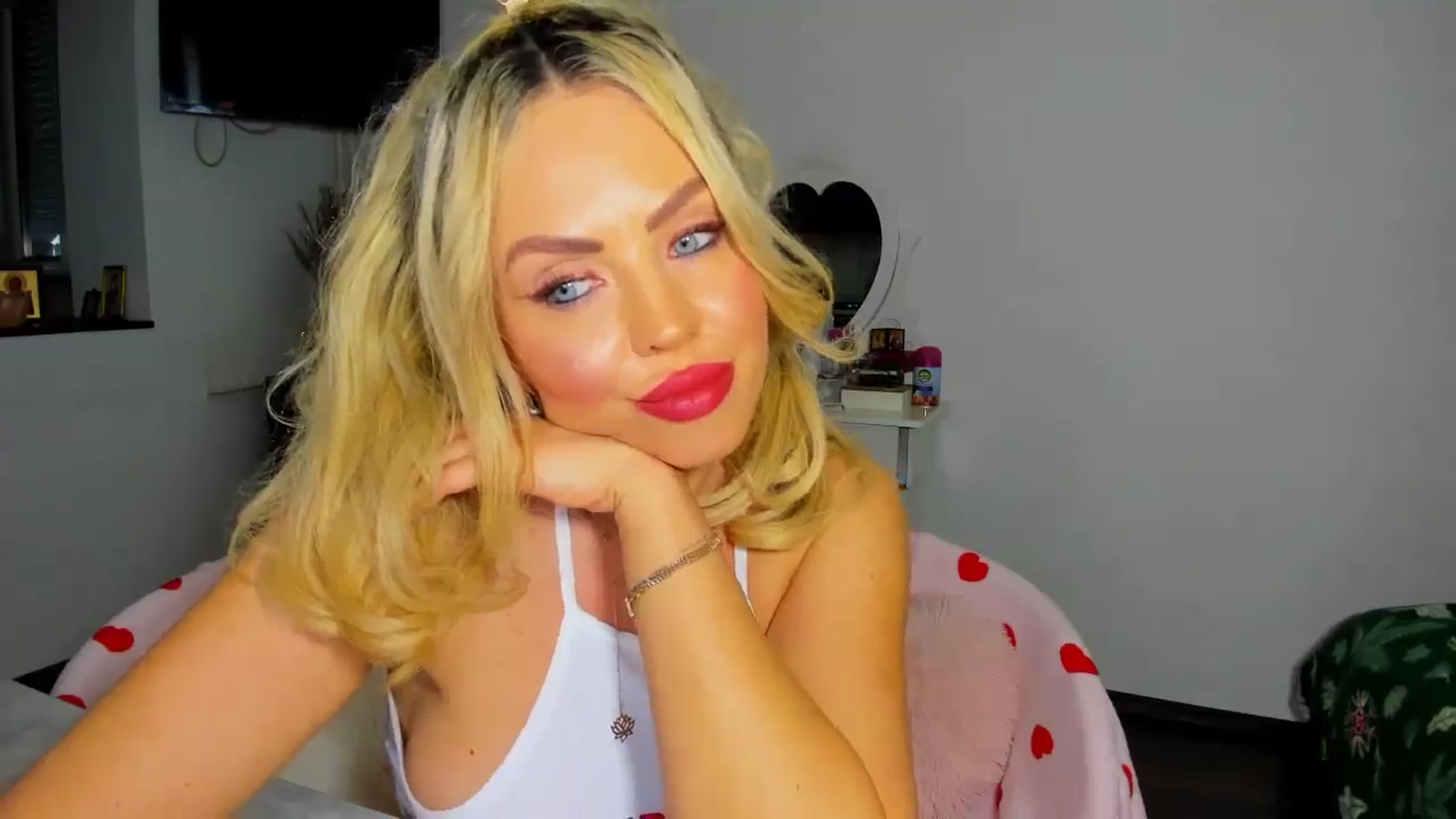 Gallery image thumbnail from MISS_JOY99's myfreecams stream on, 11/27/2025, 12:52 image 3 of 20