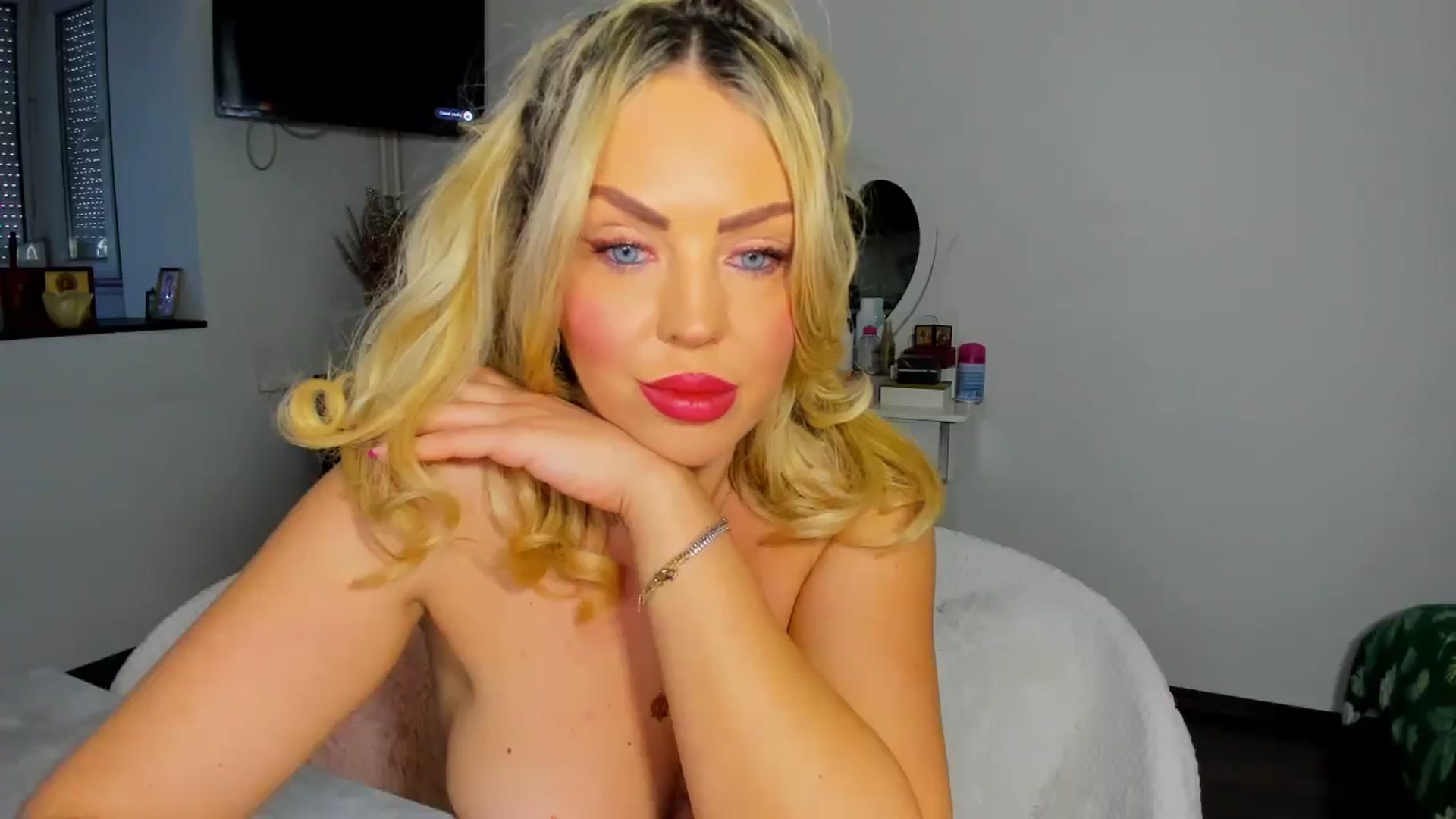 Gallery image thumbnail from MISS_JOY99's myfreecams stream on, 12/04/2025, 09:20 image 18 of 20