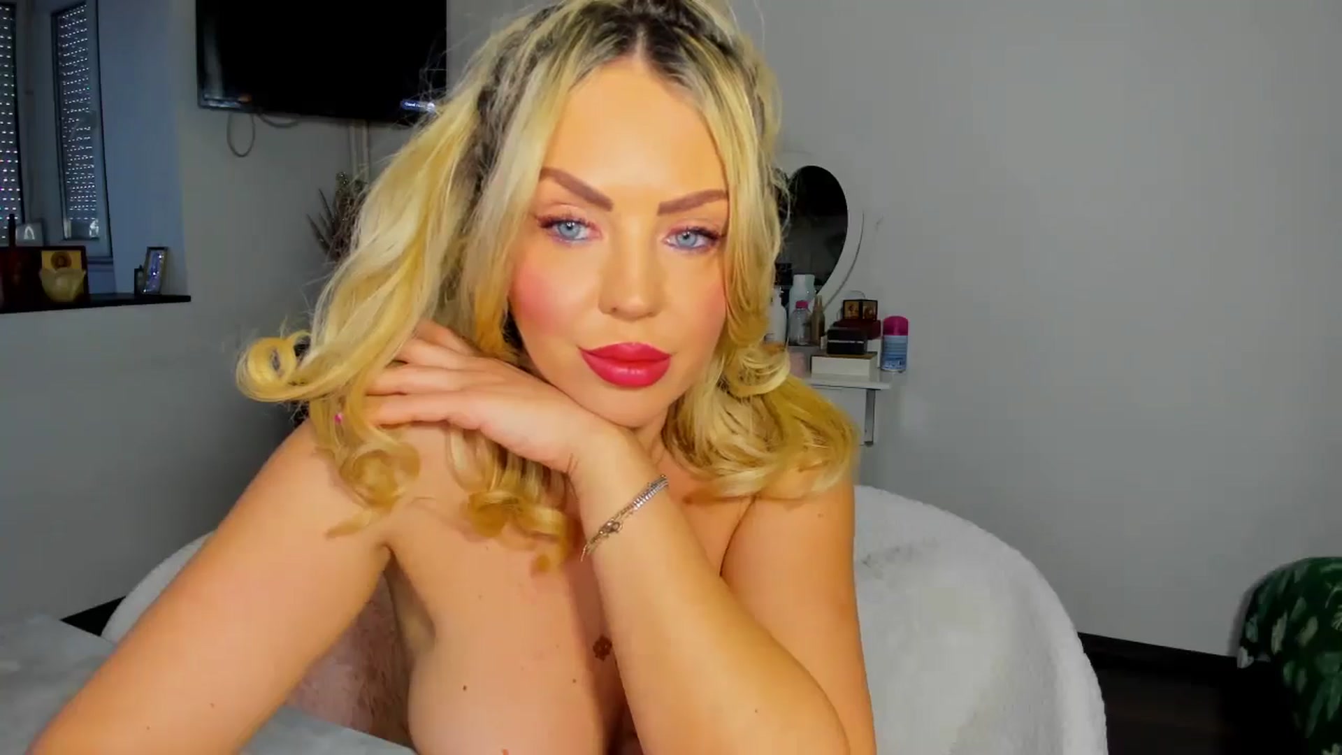 Gallery image thumbnail from MISS_JOY99's myfreecams stream on, 12/04/2025, 09:20 image 16 of 20