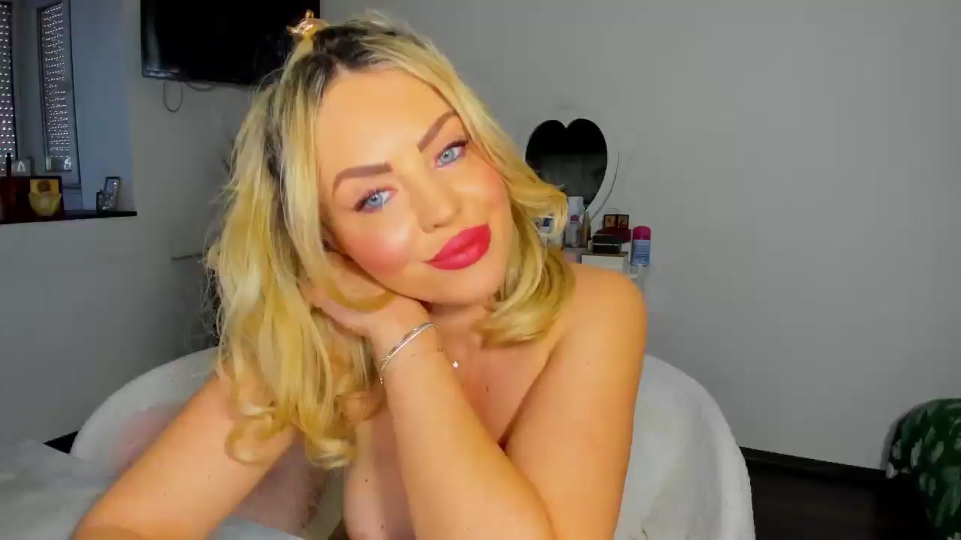 Gallery image thumbnail from MISS_JOY99's myfreecams stream on, 12/04/2025, 09:20 image 4 of 20