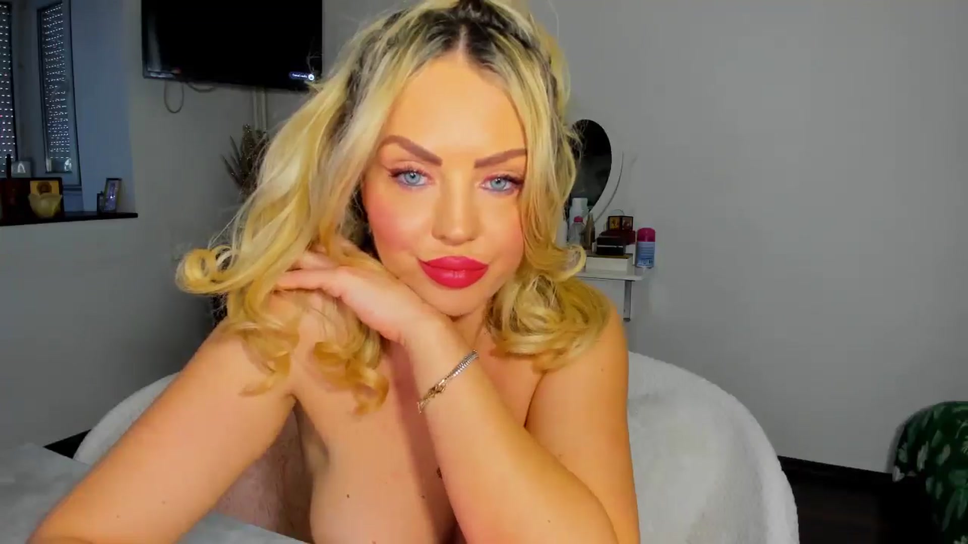 Gallery image thumbnail from MISS_JOY99's myfreecams stream on, 12/04/2025, 09:20 image 20 of 20