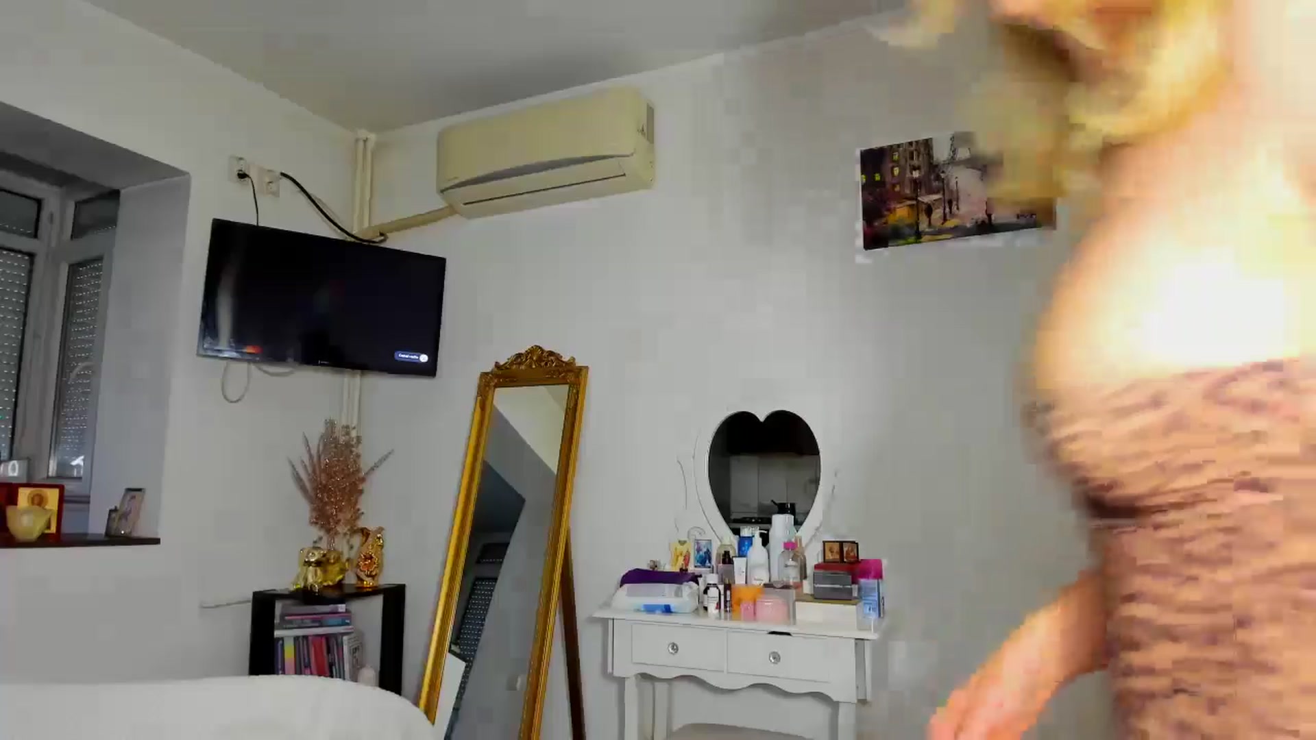 Gallery image thumbnail from MISS_JOY99's myfreecams stream on, 12/05/2025, 11:41 image 8 of 20