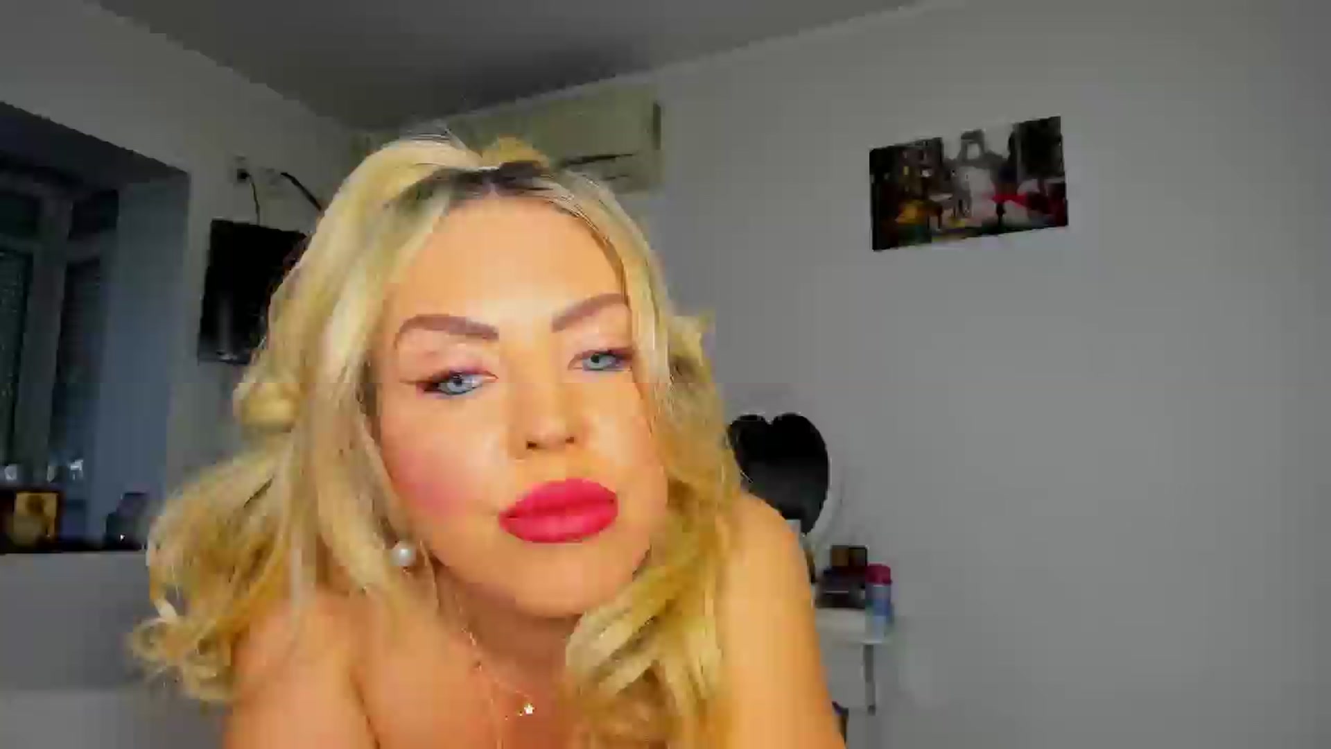 Gallery image thumbnail from MISS_JOY99's myfreecams stream on, 12/05/2025, 11:41 image 5 of 20