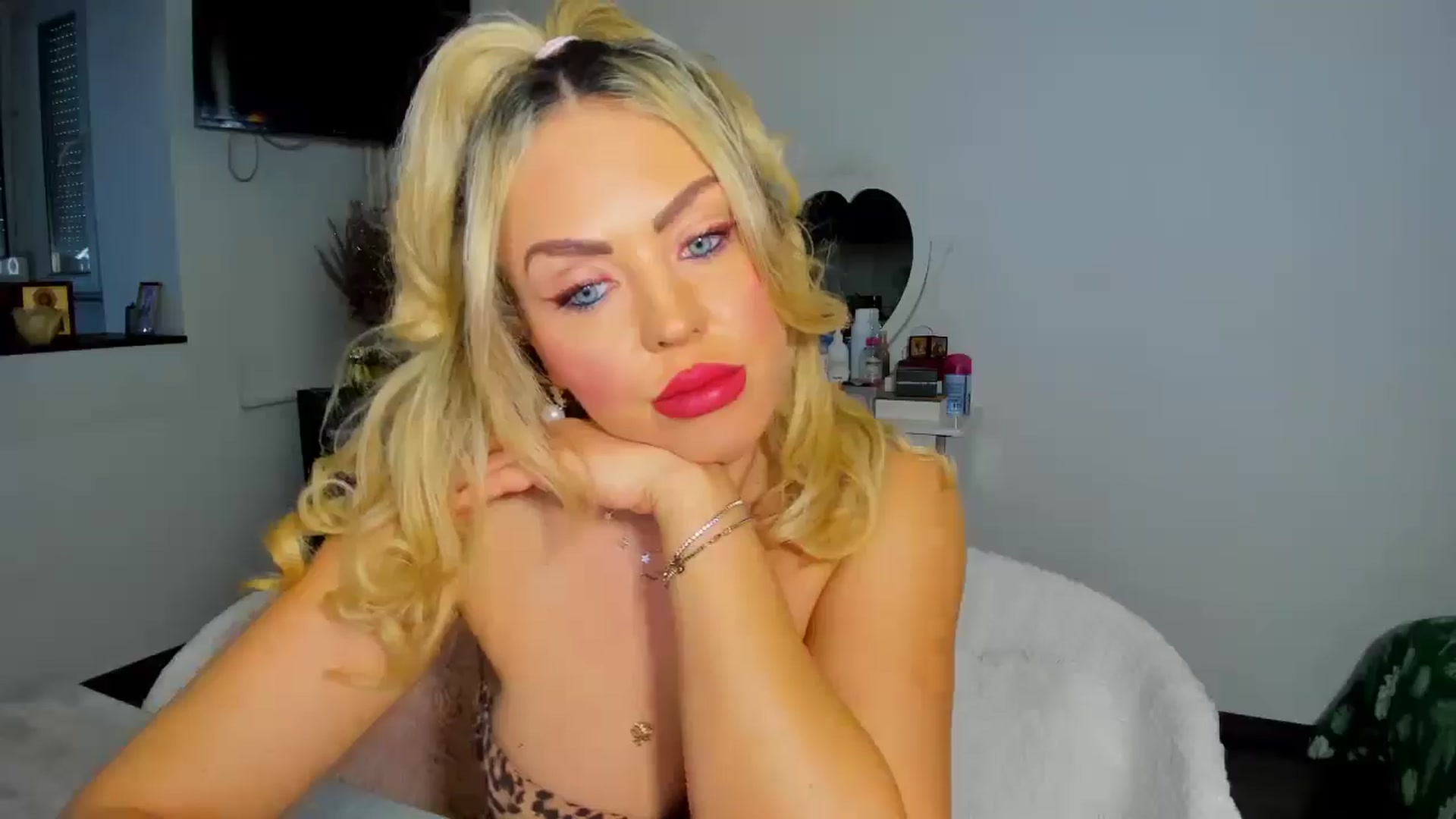 Gallery image thumbnail from MISS_JOY99's myfreecams stream on, 12/05/2025, 11:41 image 9 of 20
