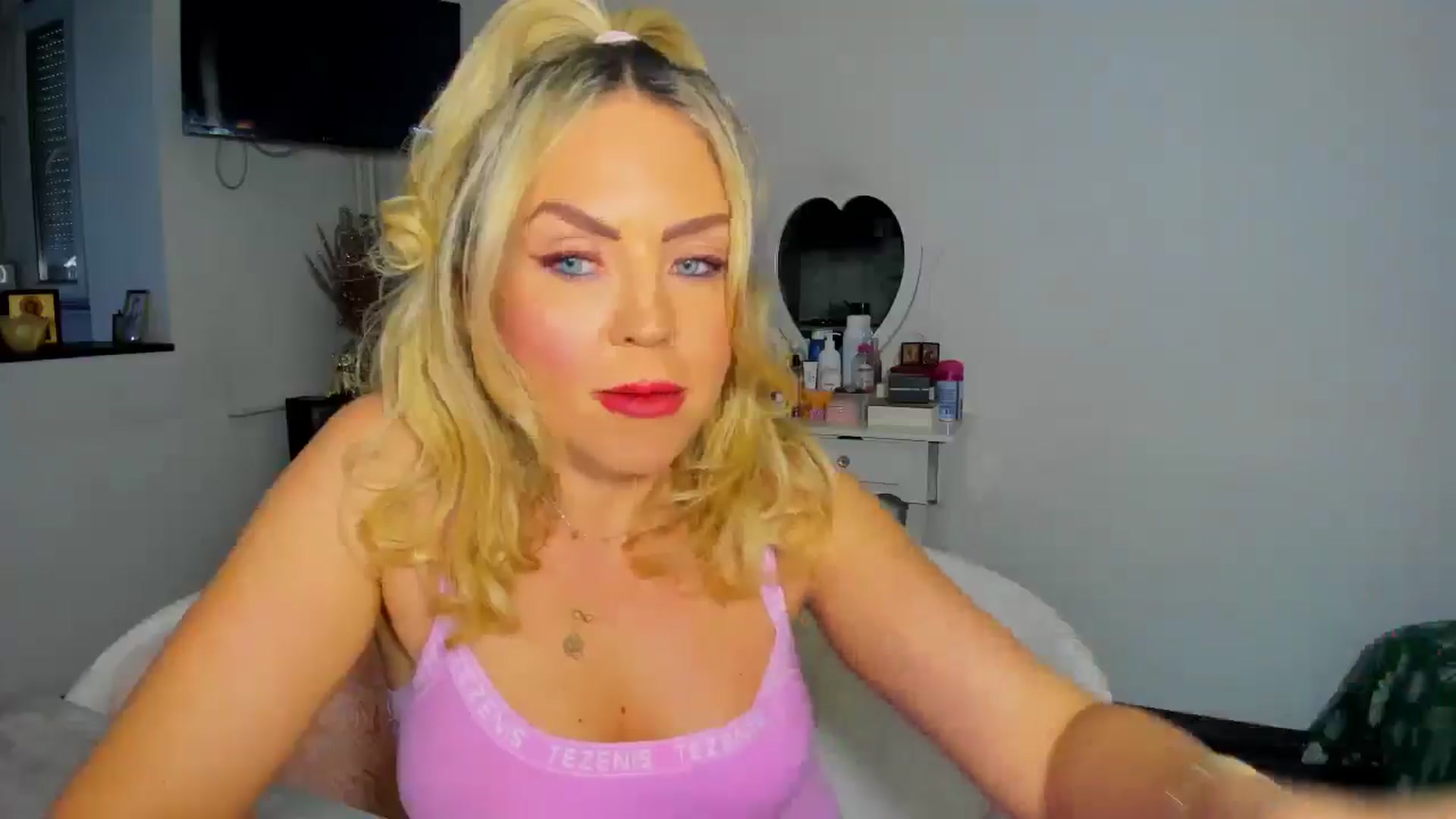 Gallery image thumbnail from MISS_JOY99's myfreecams stream on, 12/05/2025, 12:53 image 15 of 20