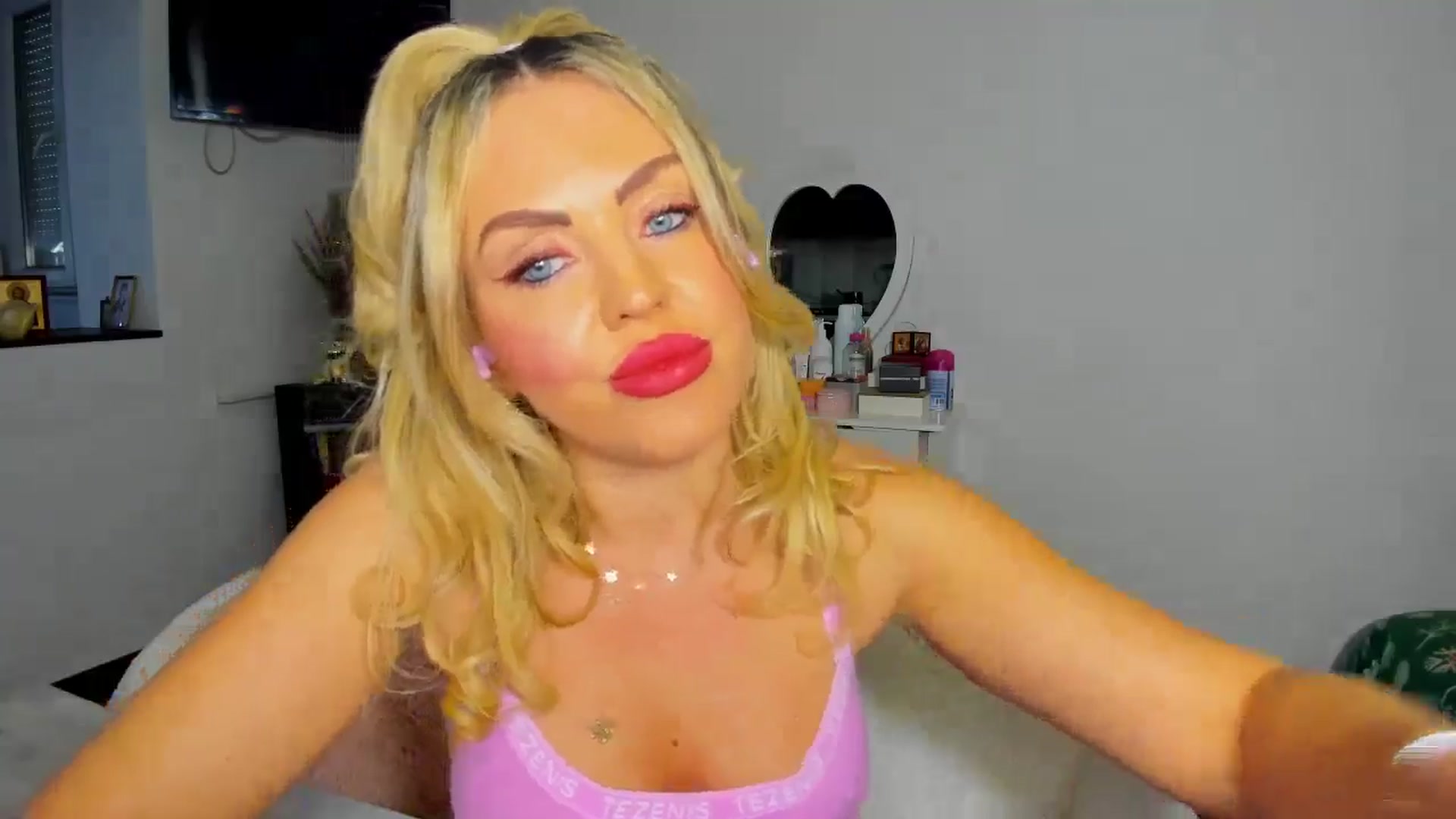 Gallery image thumbnail from MISS_JOY99's myfreecams stream on, 12/05/2025, 12:53 image 2 of 20