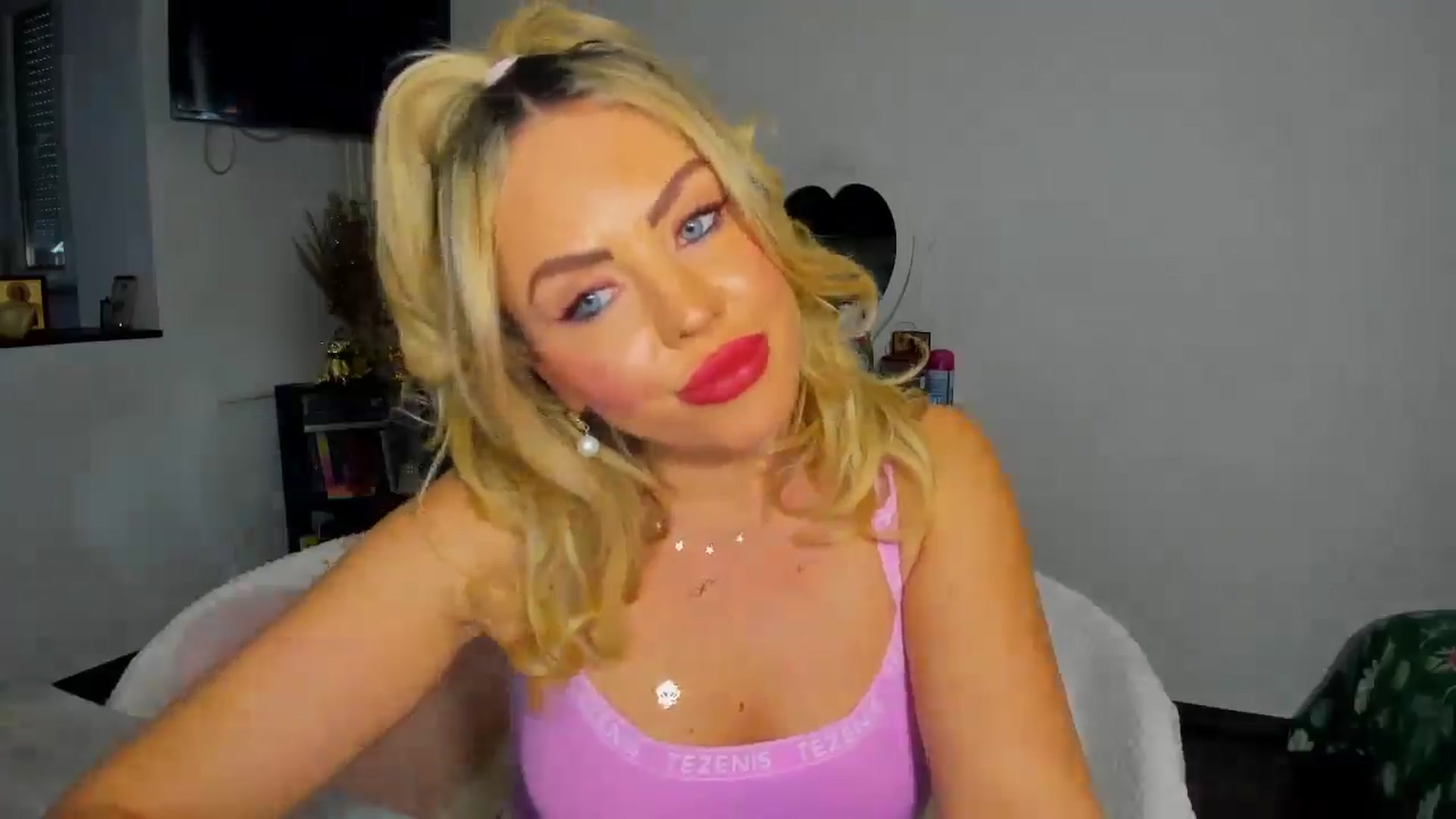 Gallery image thumbnail from MISS_JOY99's myfreecams stream on, 12/05/2025, 12:53 image 5 of 20