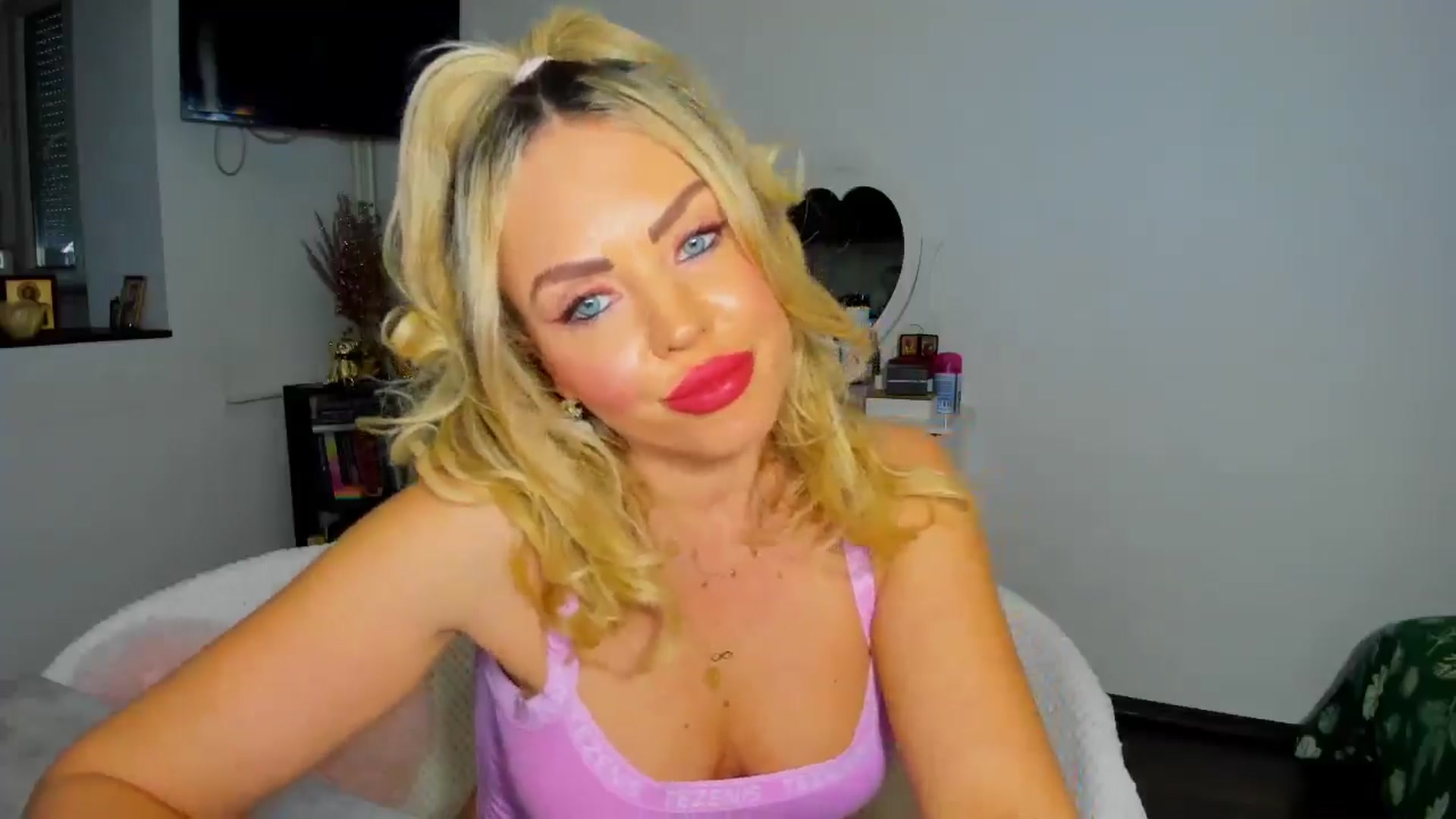 Gallery image thumbnail from MISS_JOY99's myfreecams stream on, 12/05/2025, 12:53 image 9 of 20