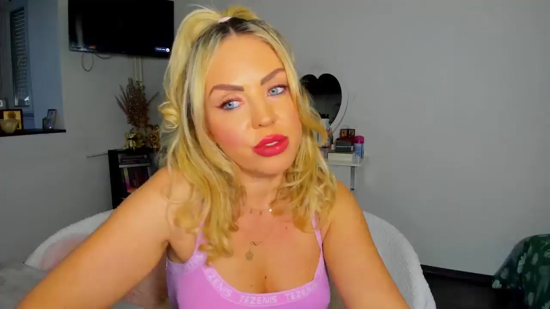 Gallery image thumbnail from MISS_JOY99's myfreecams stream on, 12/05/2025, 12:53 image 16 of 20