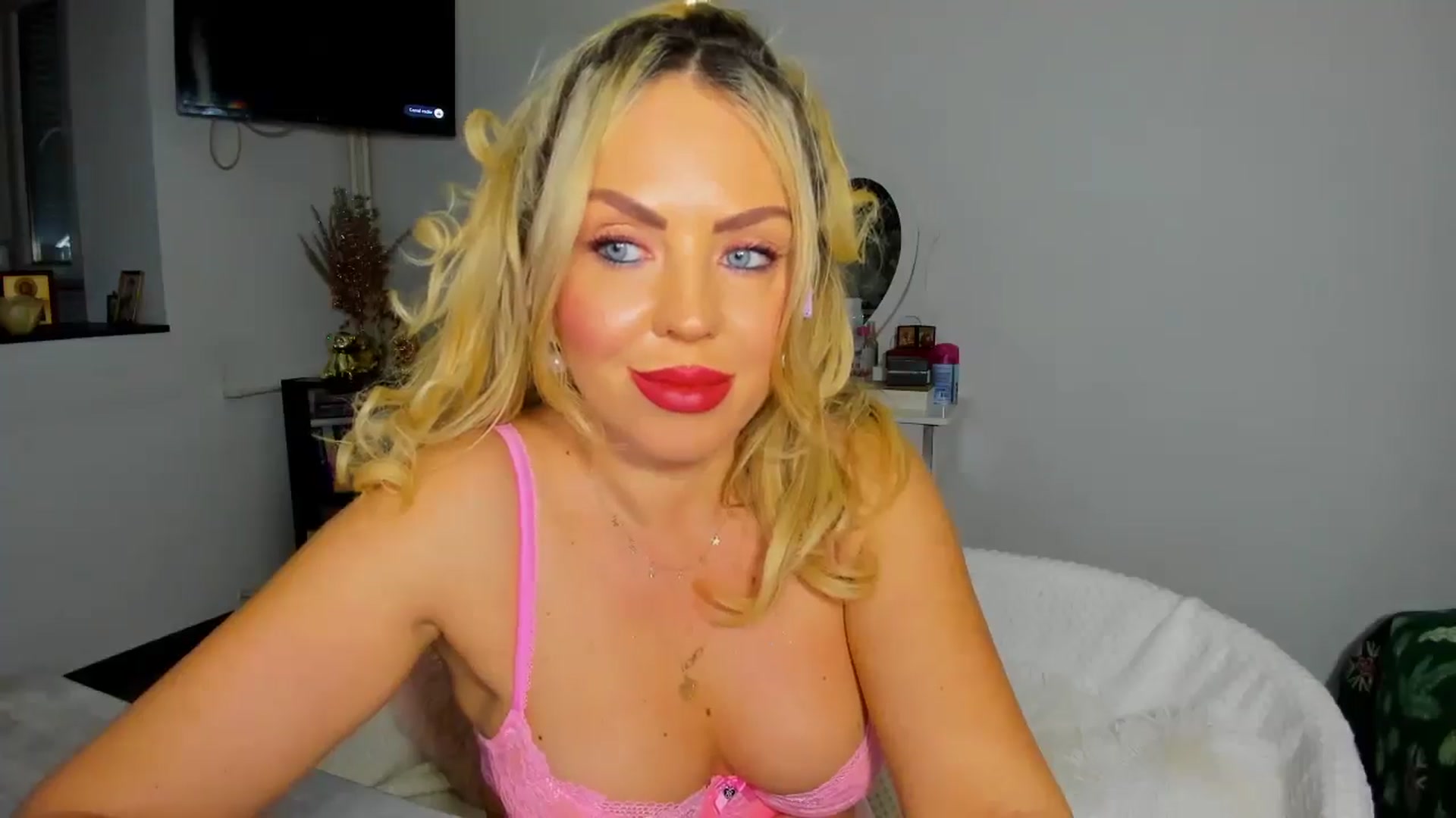 Gallery image thumbnail from MISS_JOY99's myfreecams stream on, 12/06/2025, 13:27 image 10 of 20