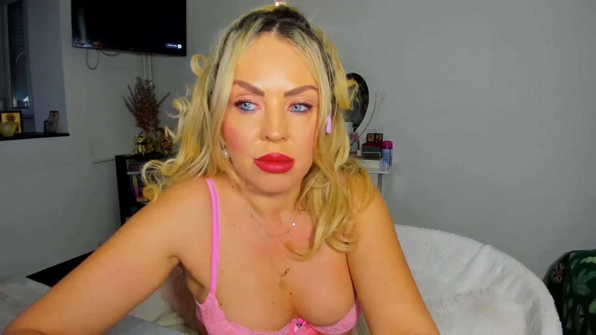 Gallery image thumbnail from MISS_JOY99's myfreecams stream on, 12/06/2025, 13:27 image 12 of 20