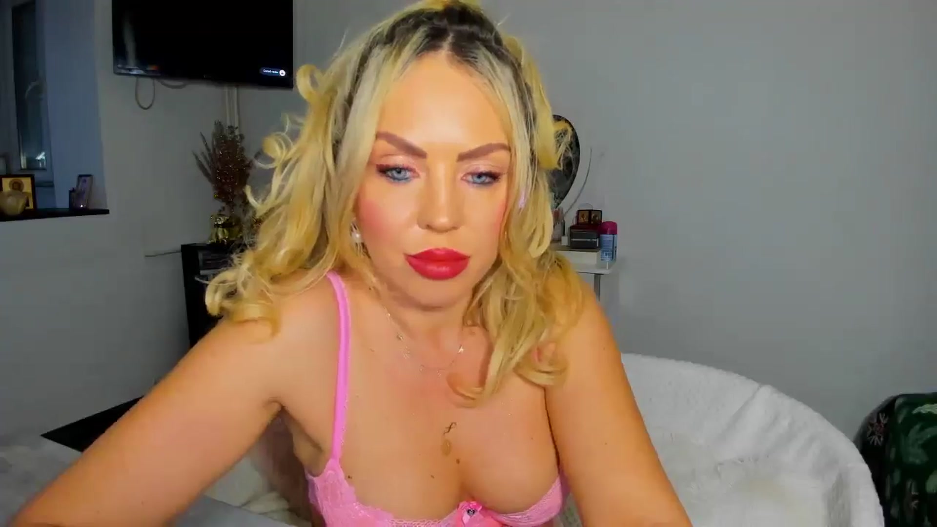 Gallery image thumbnail from MISS_JOY99's myfreecams stream on, 12/06/2025, 13:27 image 7 of 20