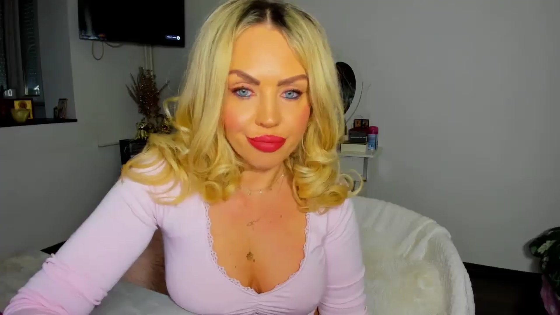Gallery image thumbnail from MISS_JOY99's myfreecams stream on, 12/07/2025, 11:19 image 9 of 20