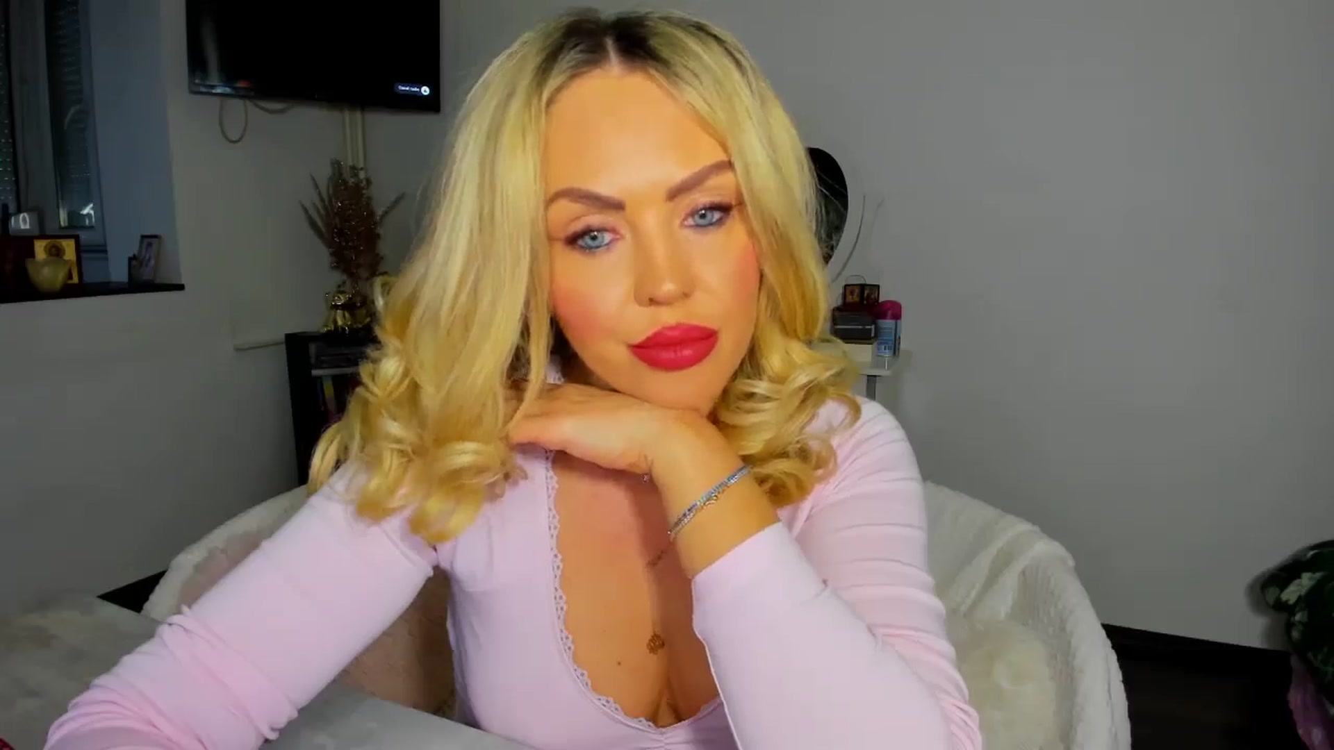 Gallery image thumbnail from MISS_JOY99's myfreecams stream on, 12/07/2025, 11:19 image 6 of 20
