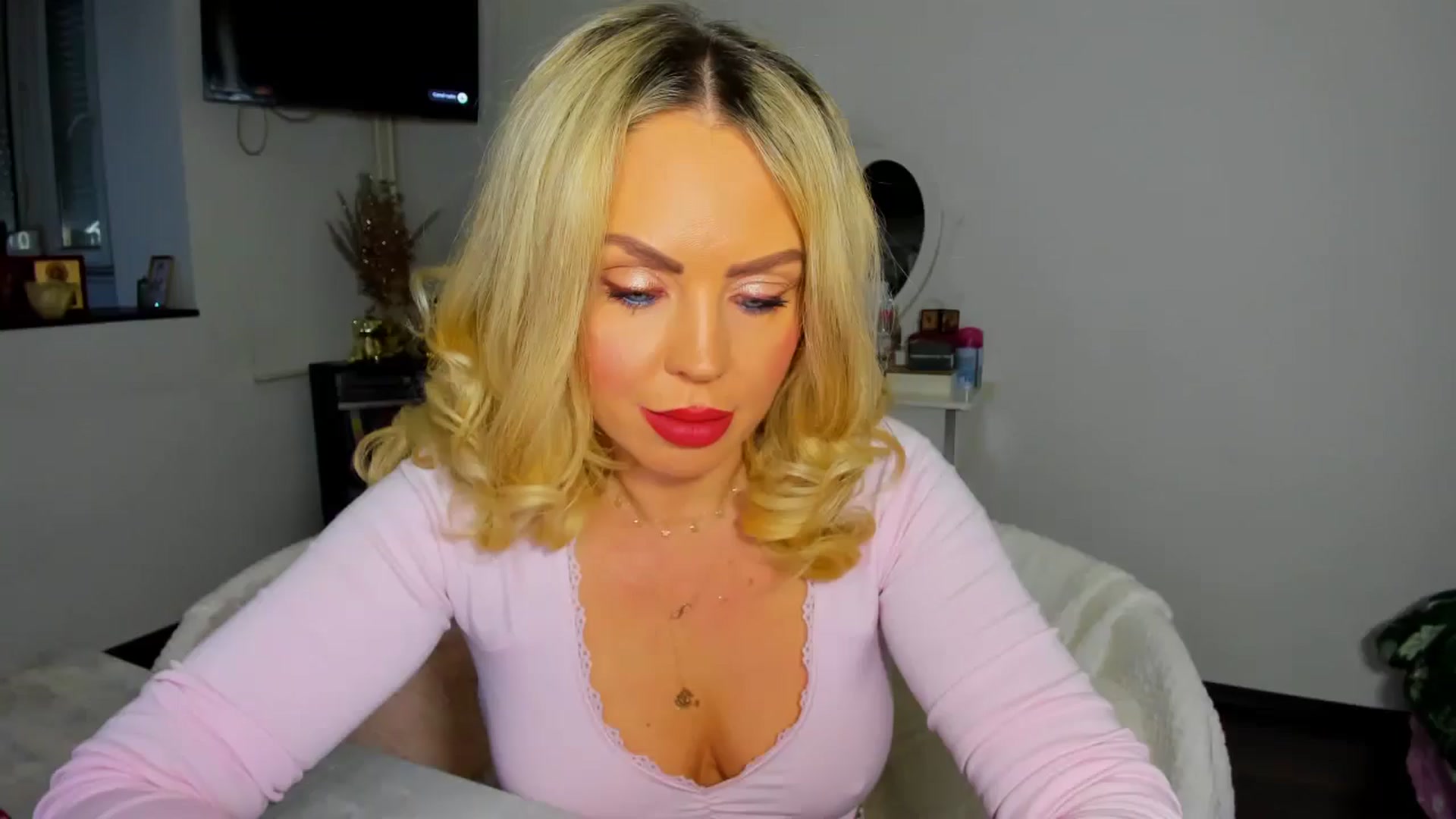 Gallery image thumbnail from MISS_JOY99's myfreecams stream on, 12/07/2025, 11:19 image 8 of 20