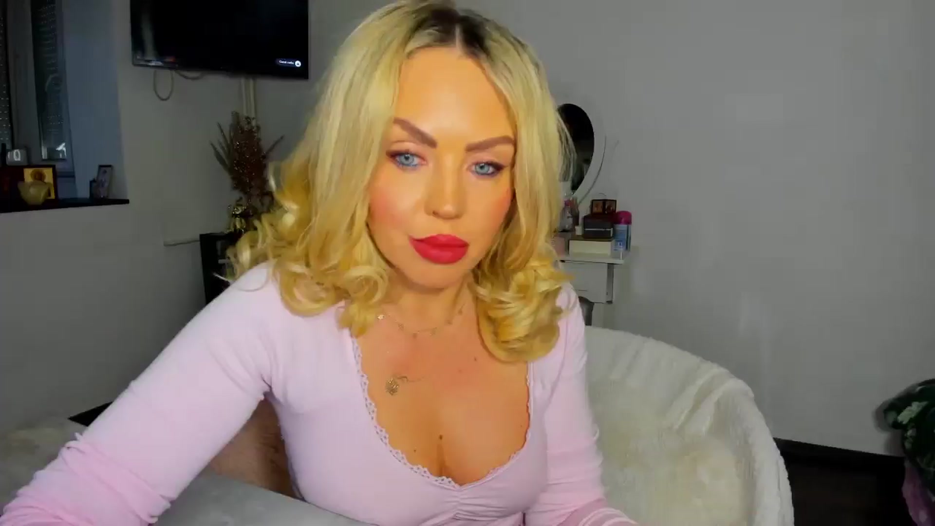 Gallery image thumbnail from MISS_JOY99's myfreecams stream on, 12/07/2025, 11:19 image 1 of 20