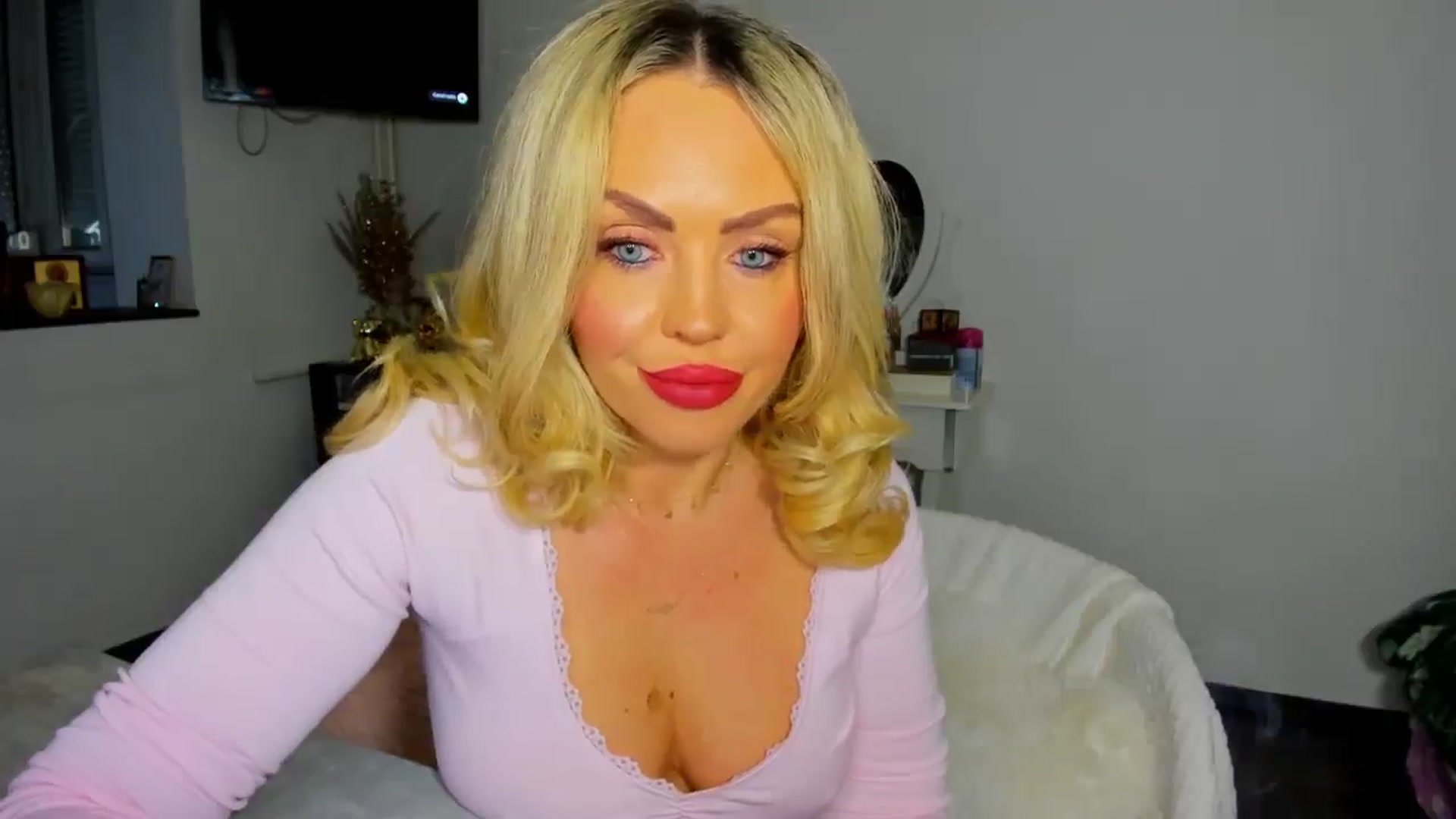 Gallery image thumbnail from MISS_JOY99's myfreecams stream on, 12/07/2025, 11:19 image 2 of 20