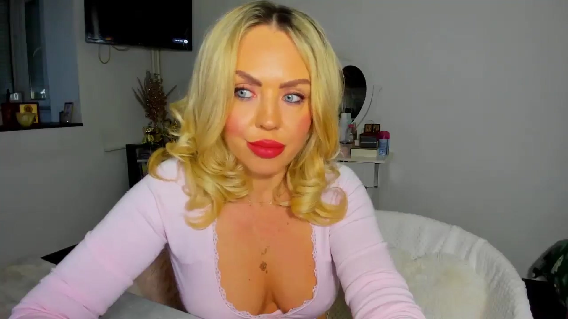 Gallery image thumbnail from MISS_JOY99's myfreecams stream on, 12/07/2025, 15:16 image 7 of 20