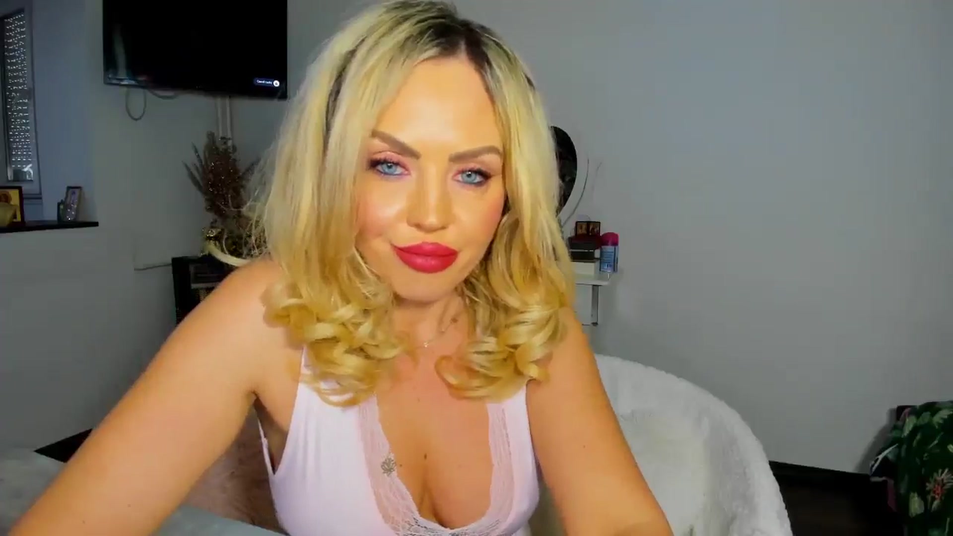 Gallery image thumbnail from MISS_JOY99's myfreecams stream on, 12/10/2025, 12:33 image 19 of 20