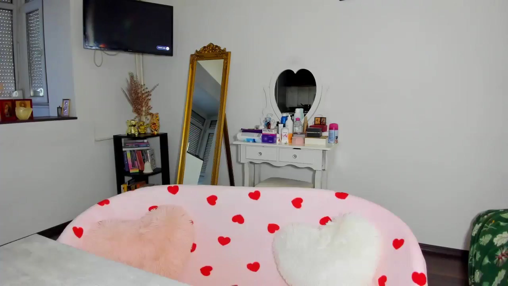 Gallery image thumbnail from MISS_JOY99's myfreecams stream on, 12/12/2025, 11:05 image 17 of 20