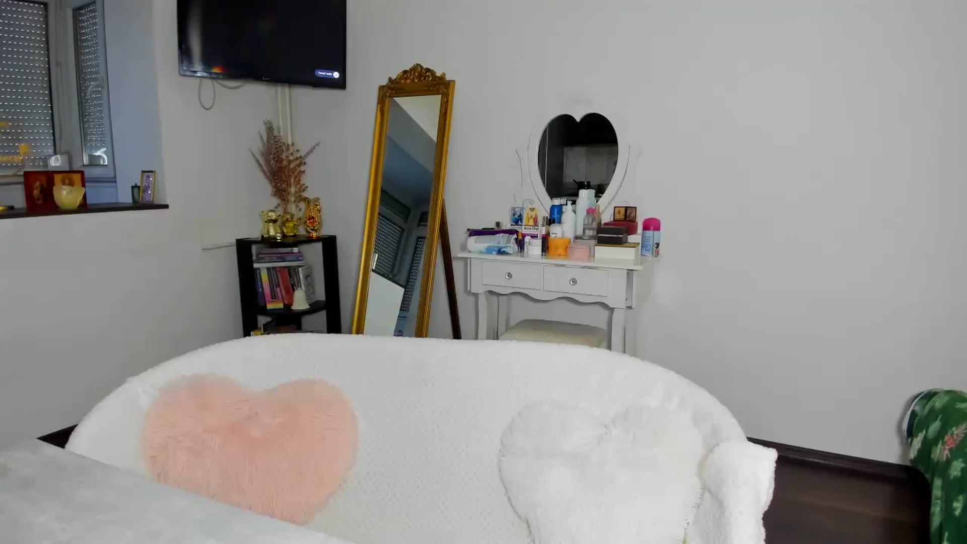 Gallery image thumbnail from MISS_JOY99's myfreecams stream on, 12/15/2025, 11:47 image 15 of 20